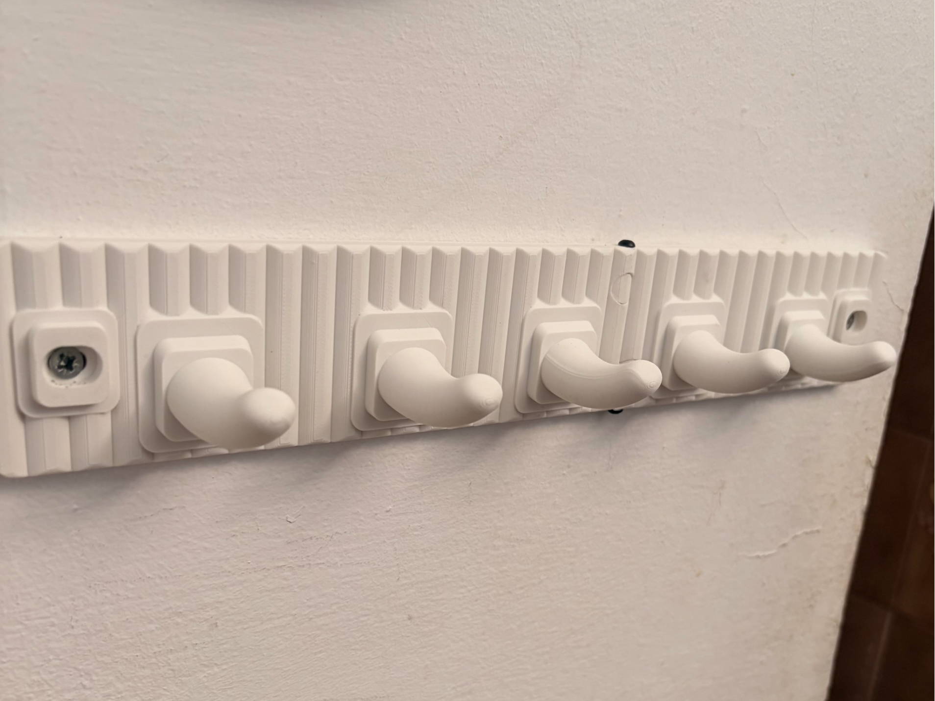 Fluted Towel Hanger/Rack — 5 Hooks