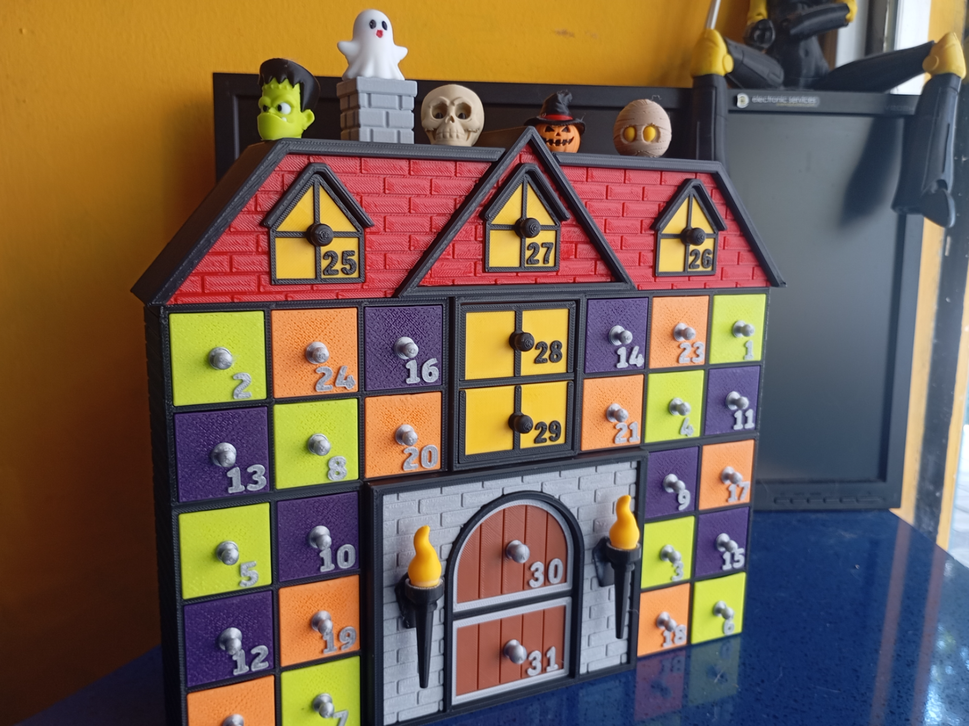 Halloween spooky house advent calendar