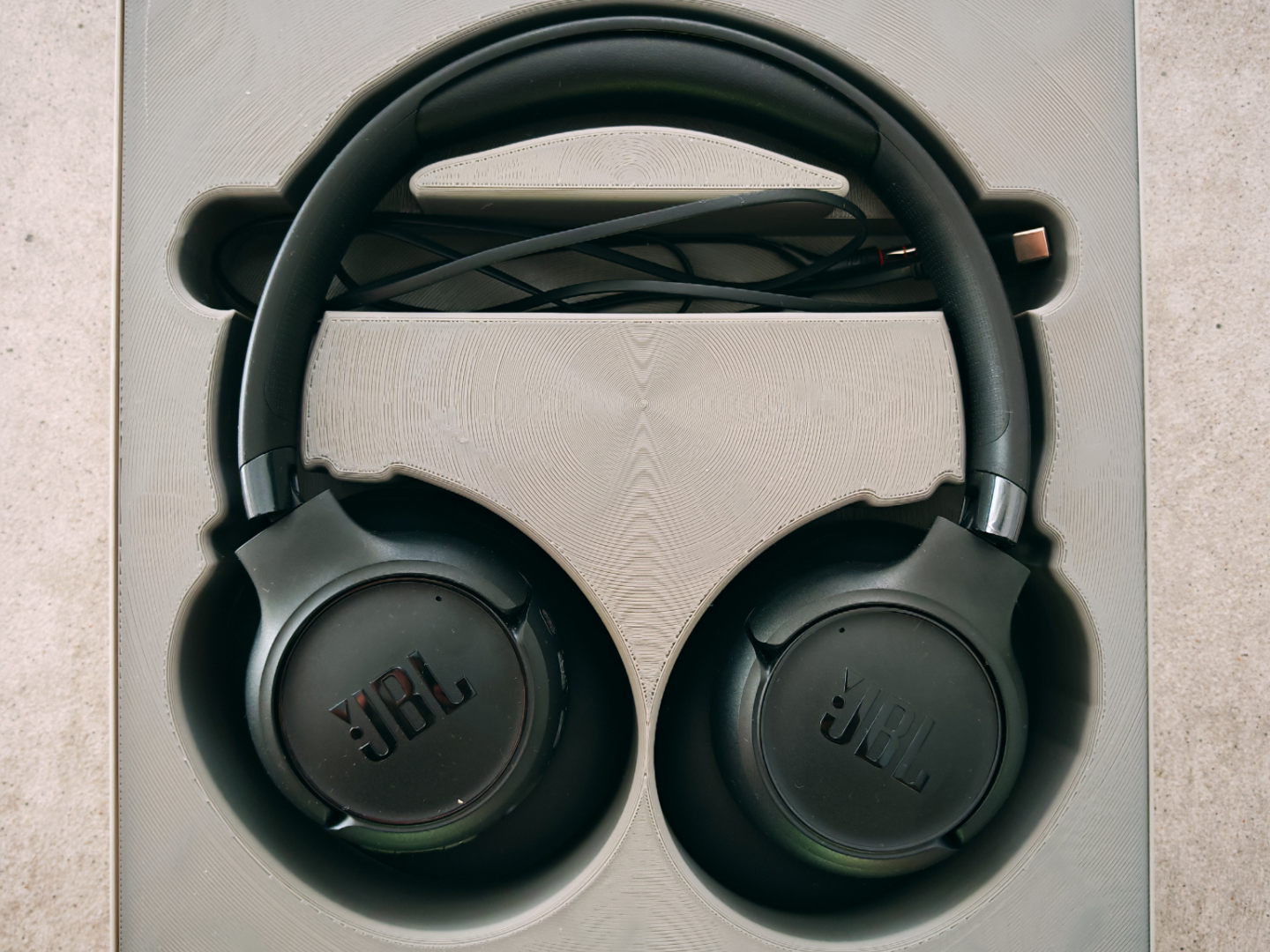 JBL 780NC case