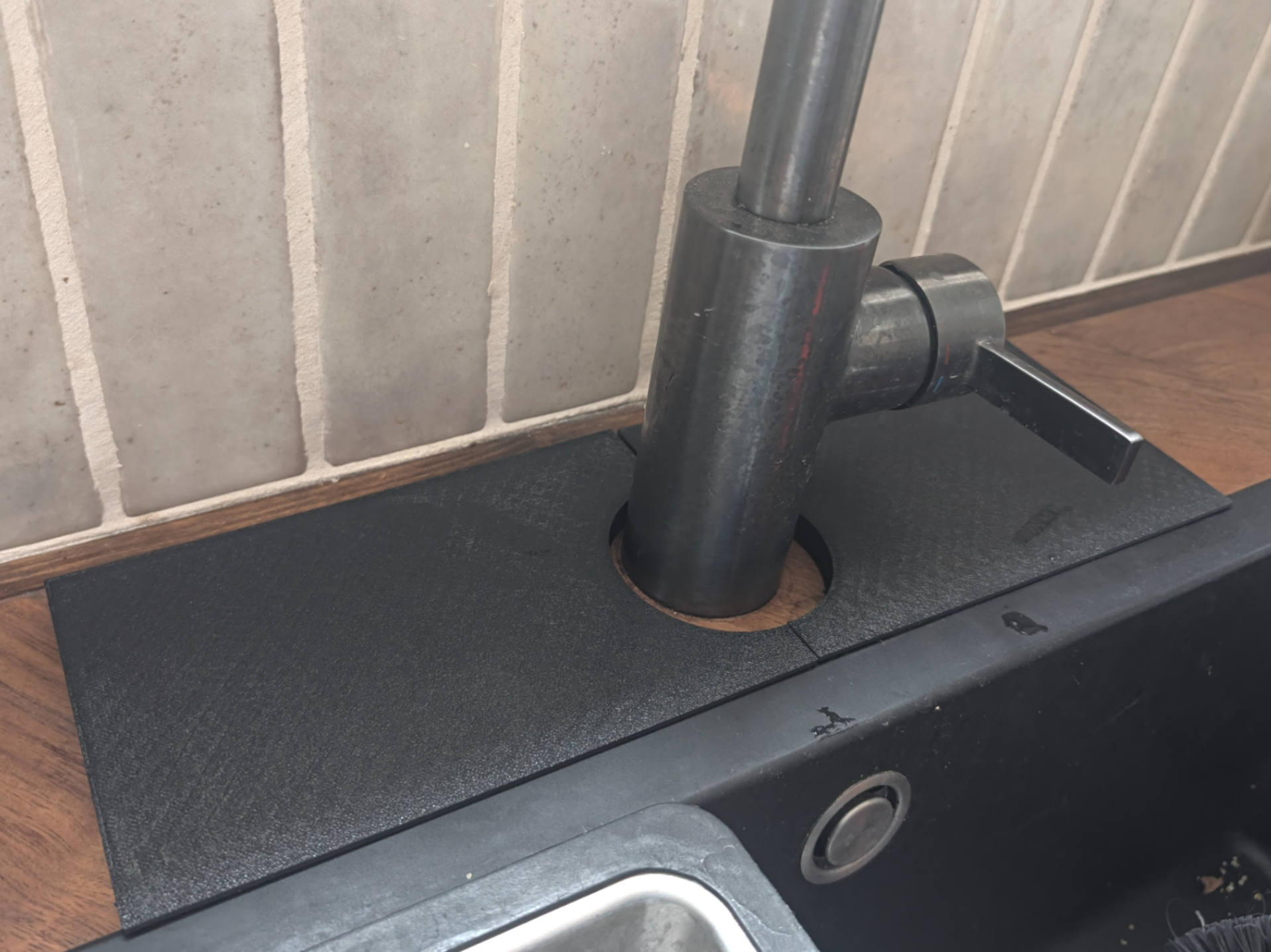 Elevated Faucet Splash Guard Riser – 360x135x10mm