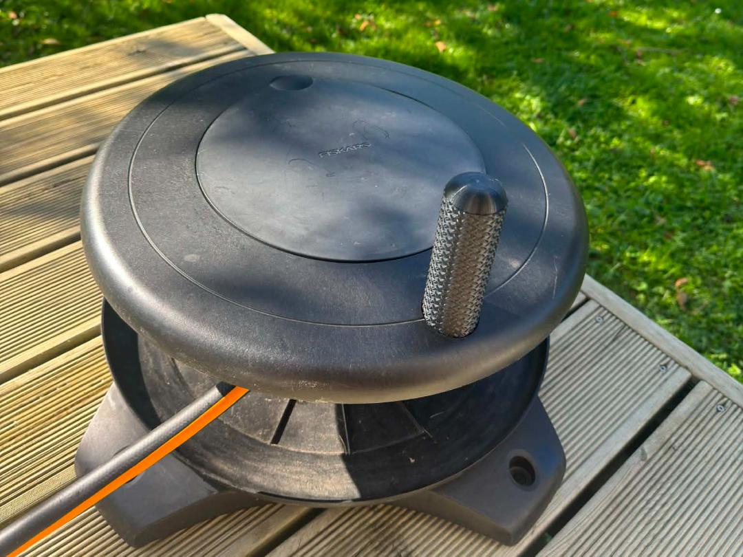Improved handle for the Fiskars Waterwheel