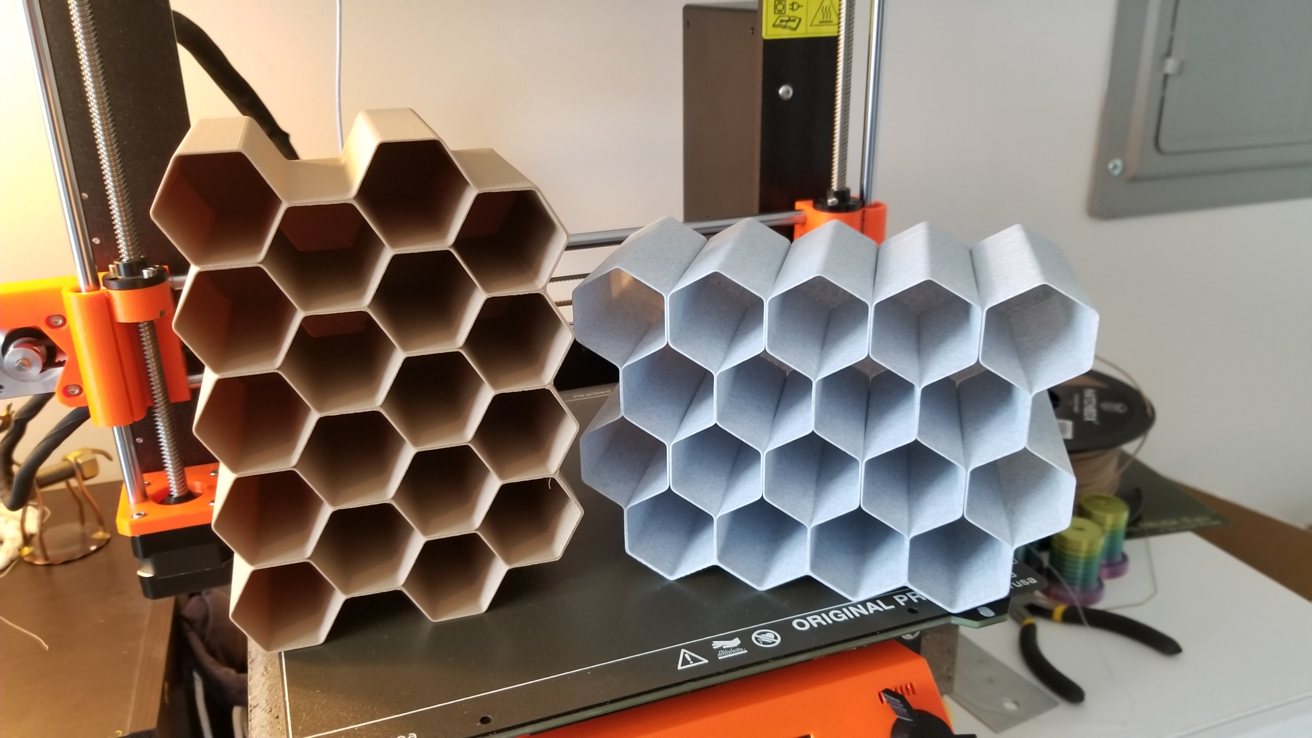Cable Organizer Vase Mode