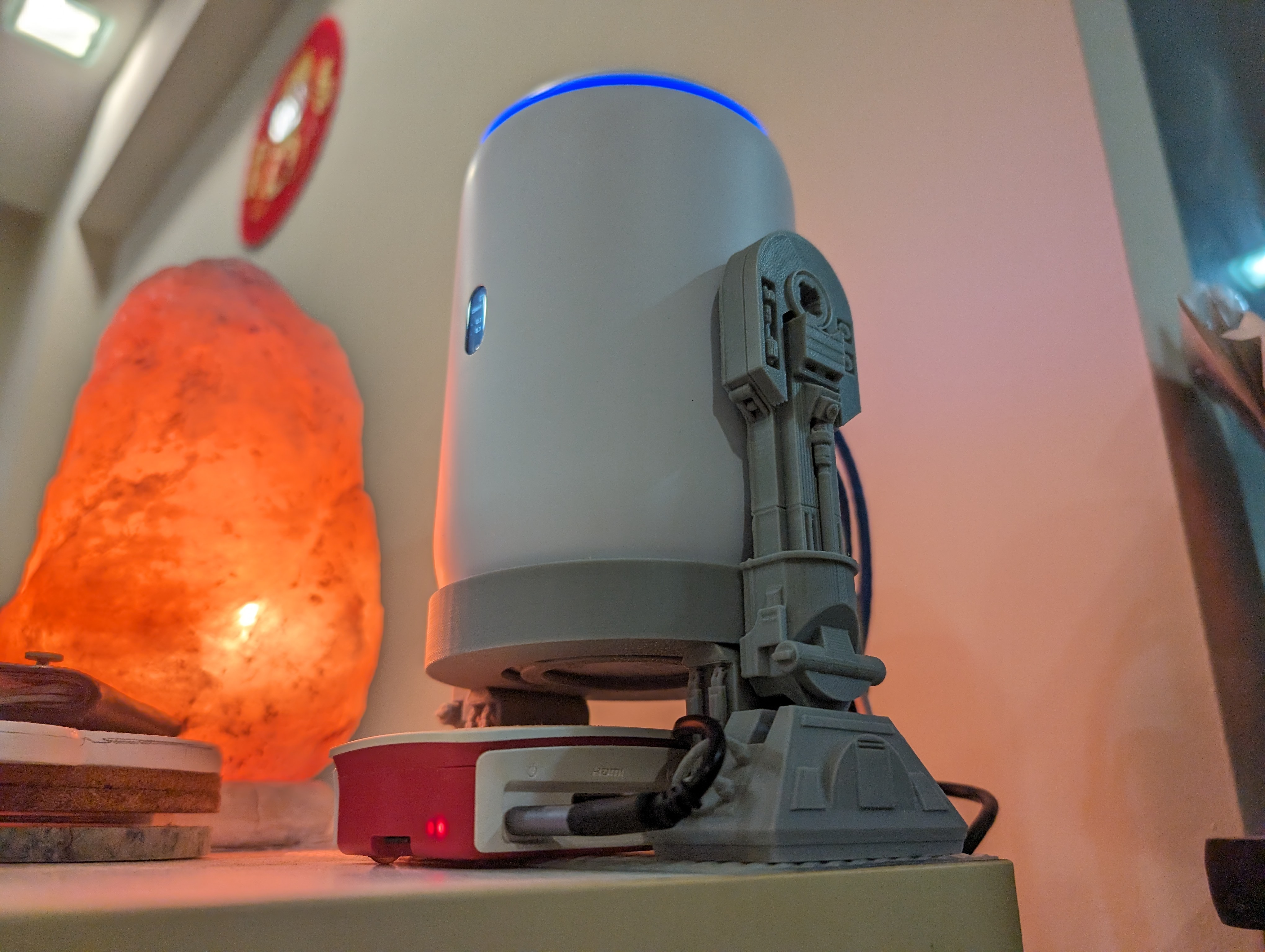 Unifi Droid - Unifi Dream Router/ Machine (UDR/UDM) R2D2 Stand