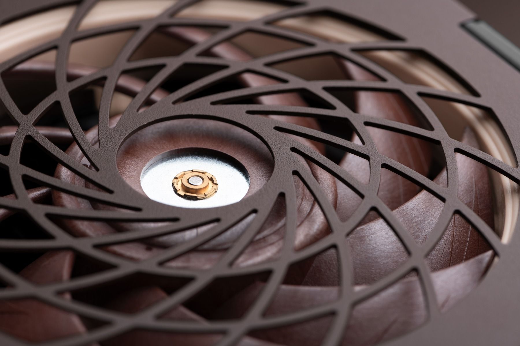 High-efficiency Noctua 120mm fan grill