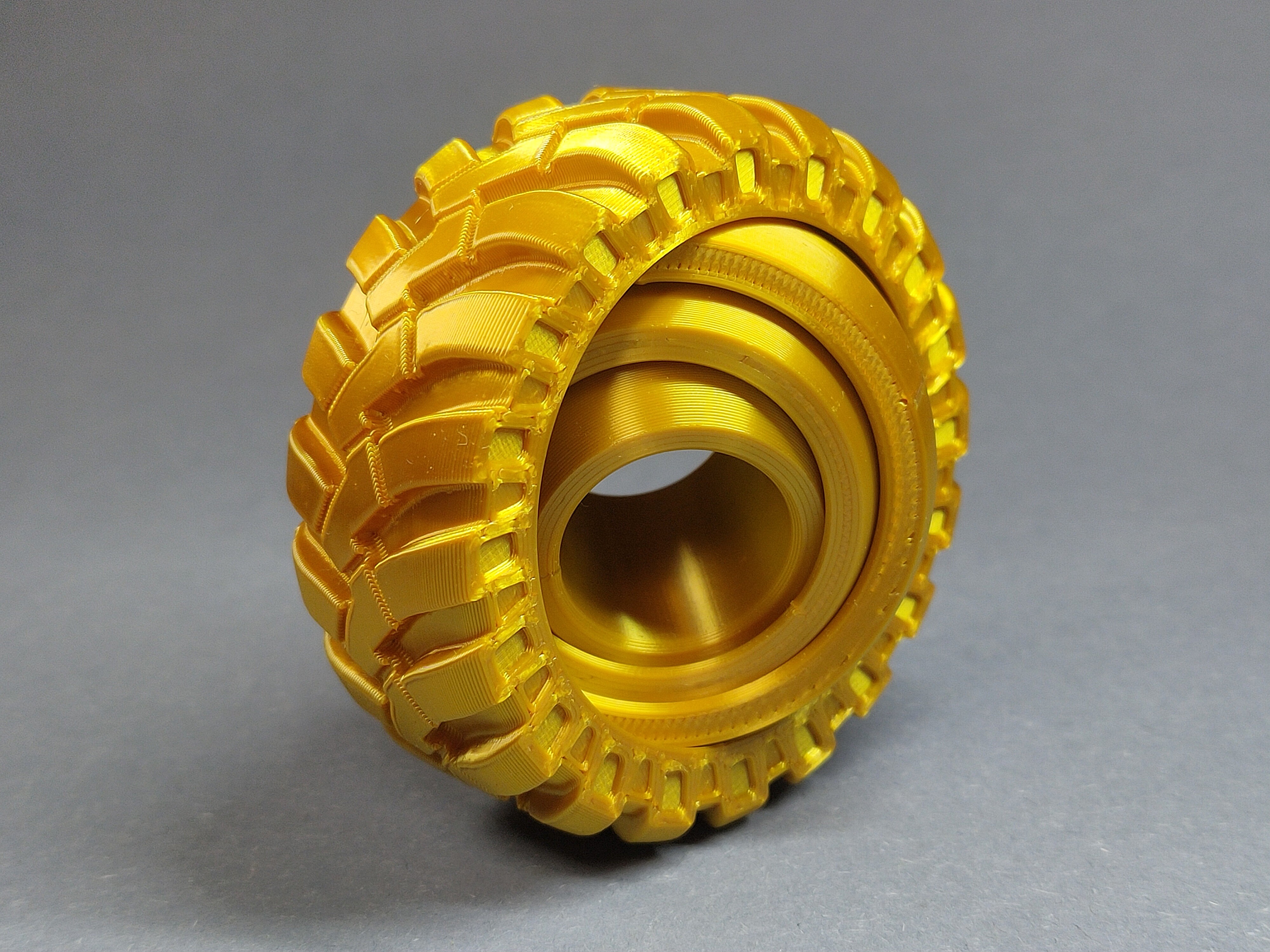 Tire fidget-gyro