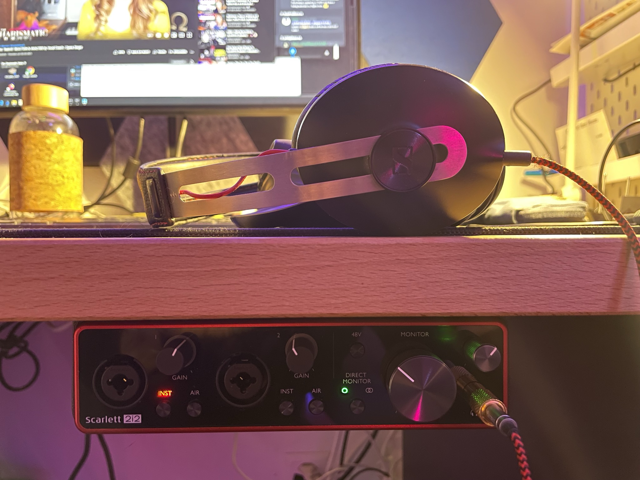 Focusrite Scarlett 2i2 under desk mount