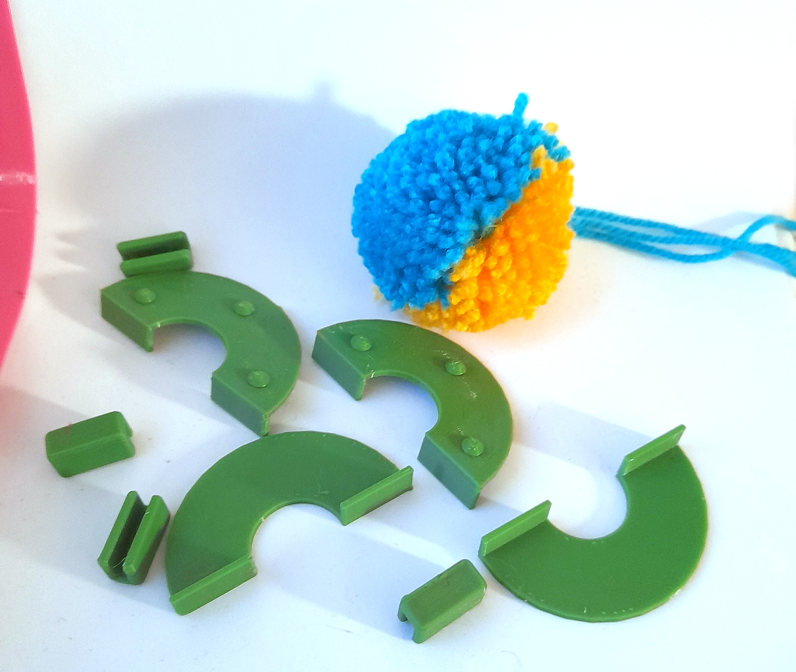 Pom-Pom Maker / Bommel-Macher