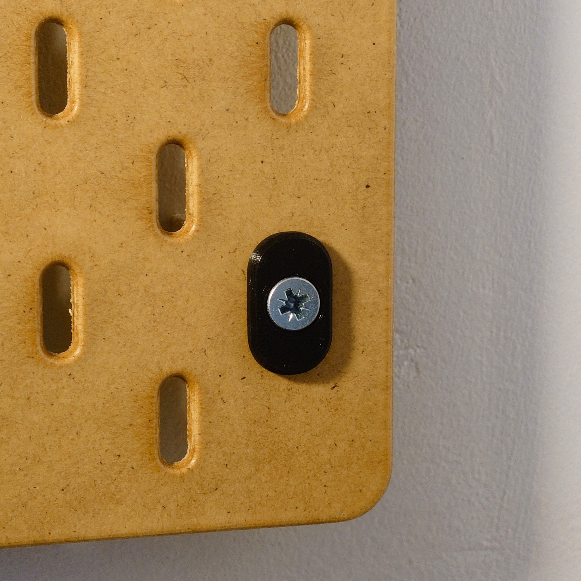 IKEA SKΓ
DIS / SKADIS wall mount screw adapter