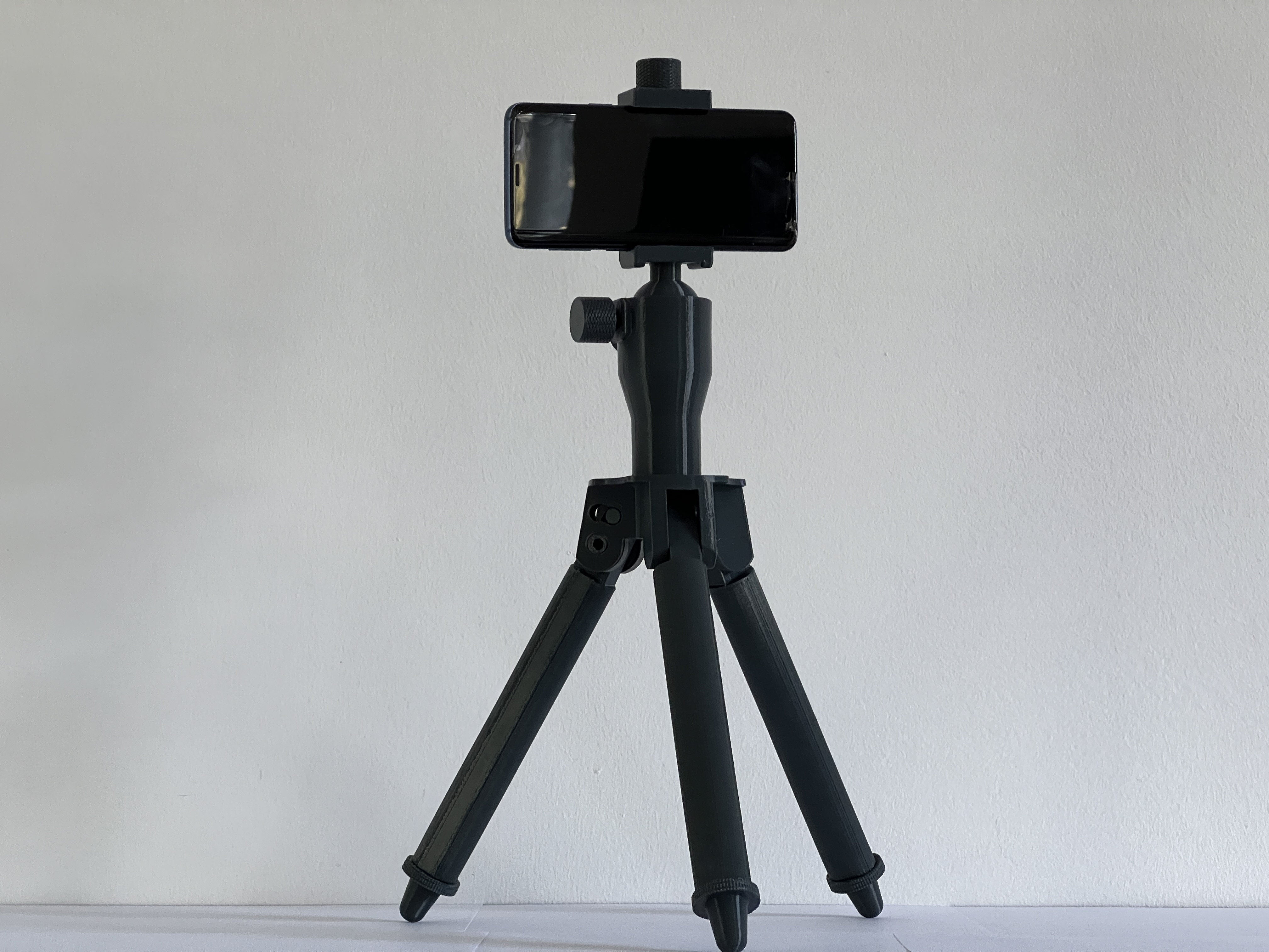 Tripod for Phones (100% 3D-printable)