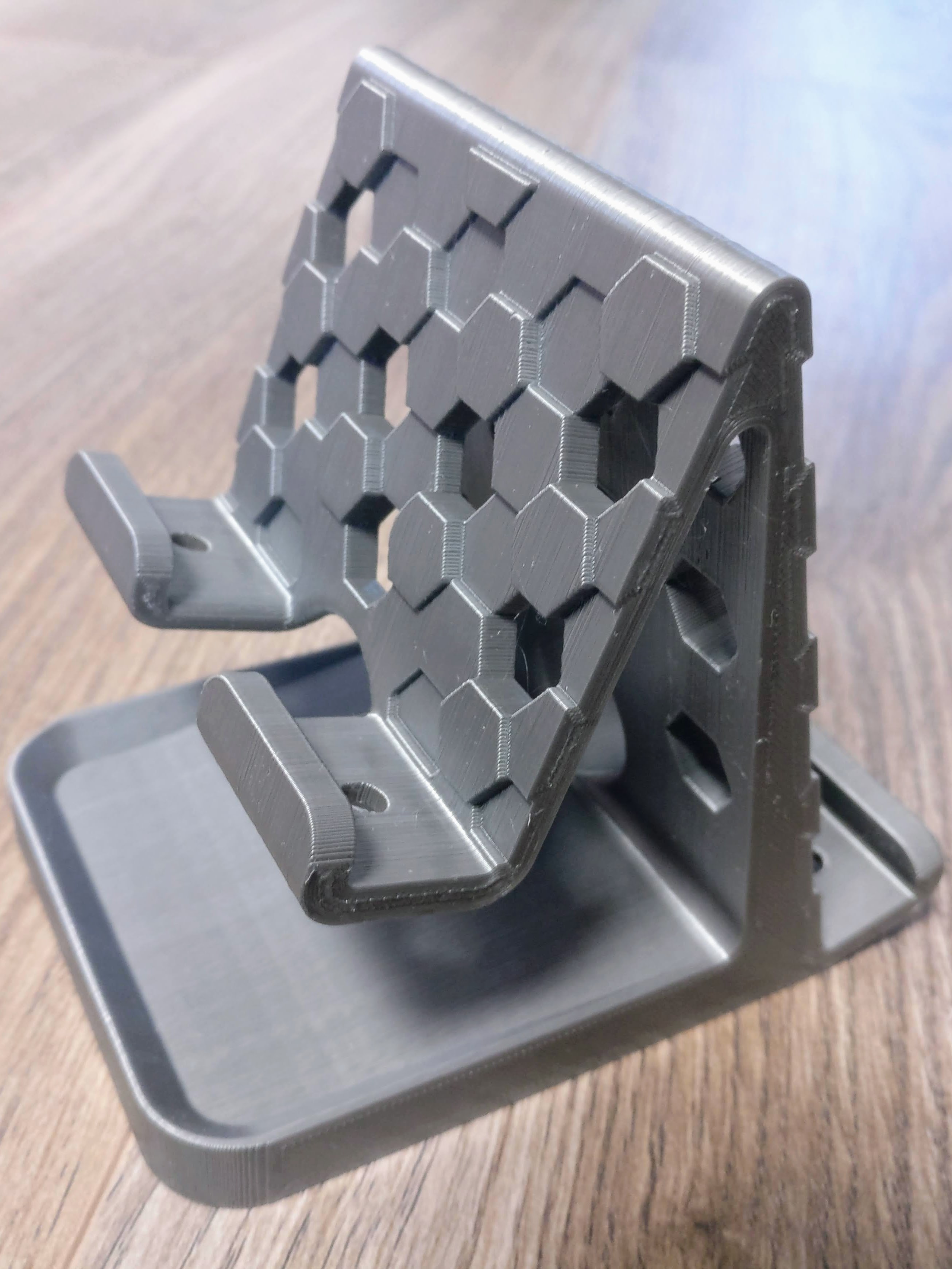 Xanoy's Phone Holder with middle cutout