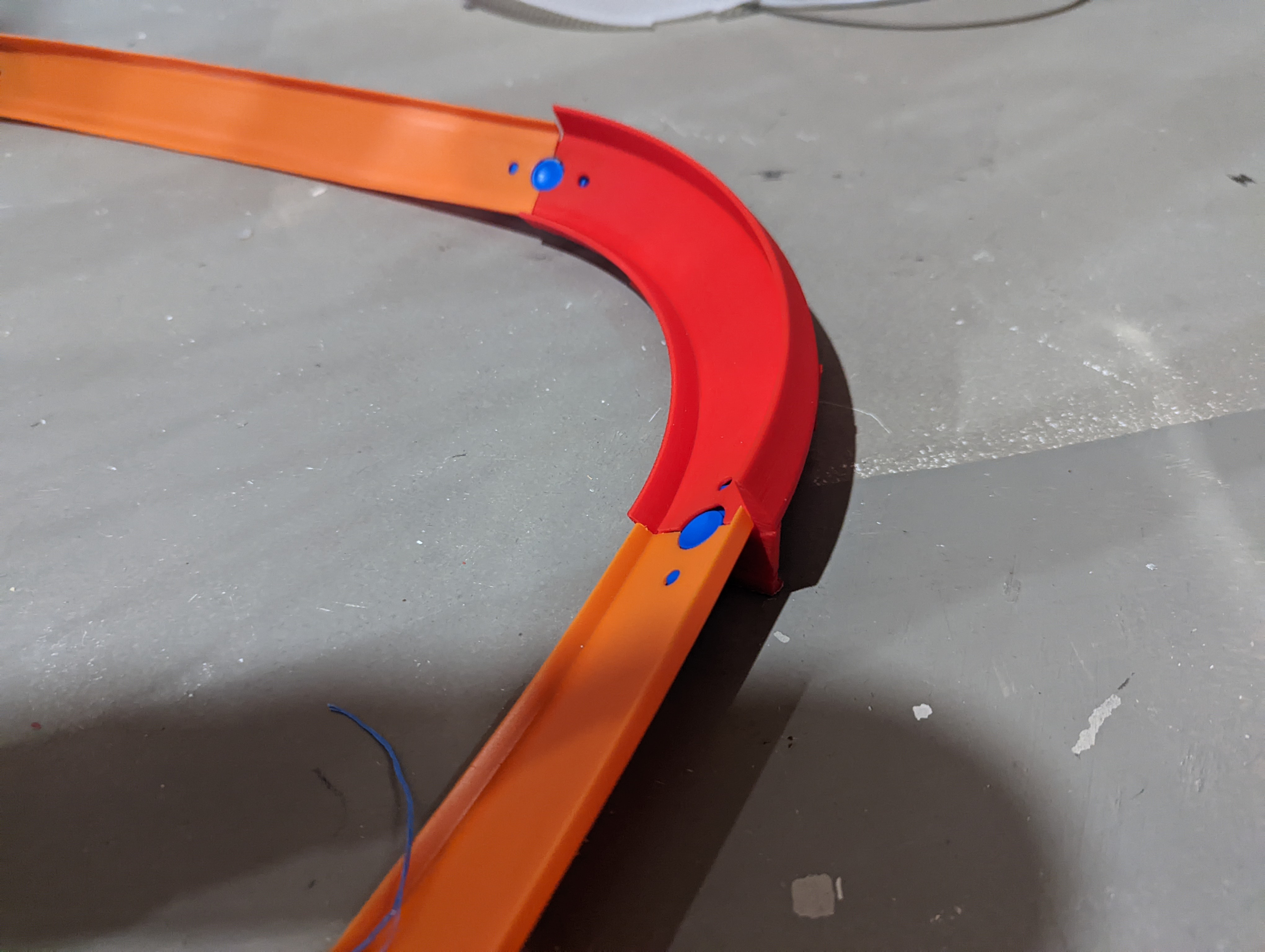 Hot Wheels 90 Degree Curve - With Legs
