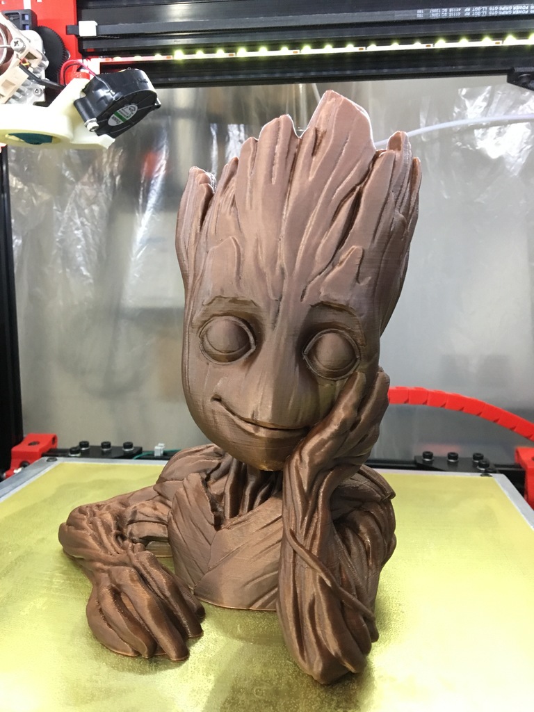 Groot Planter (Less supports, cleaner print, drain hole)