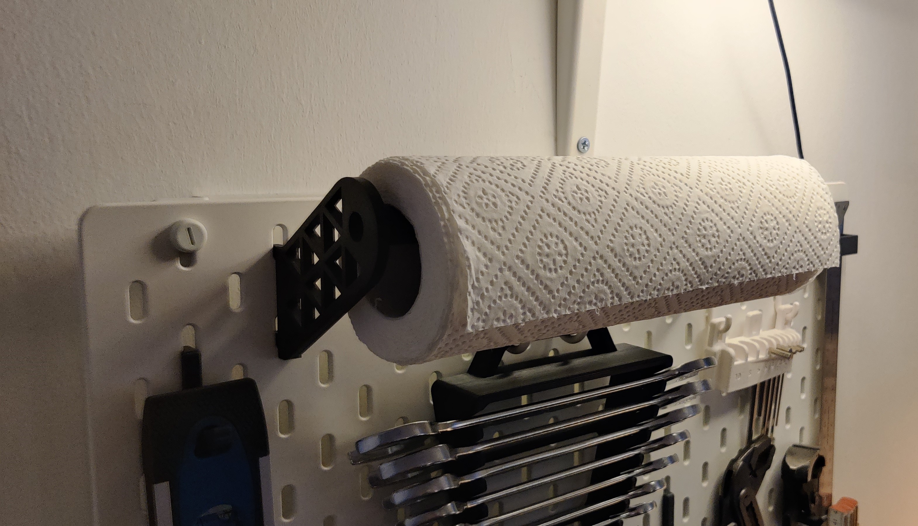 Skadis kitchenroll_hanger up