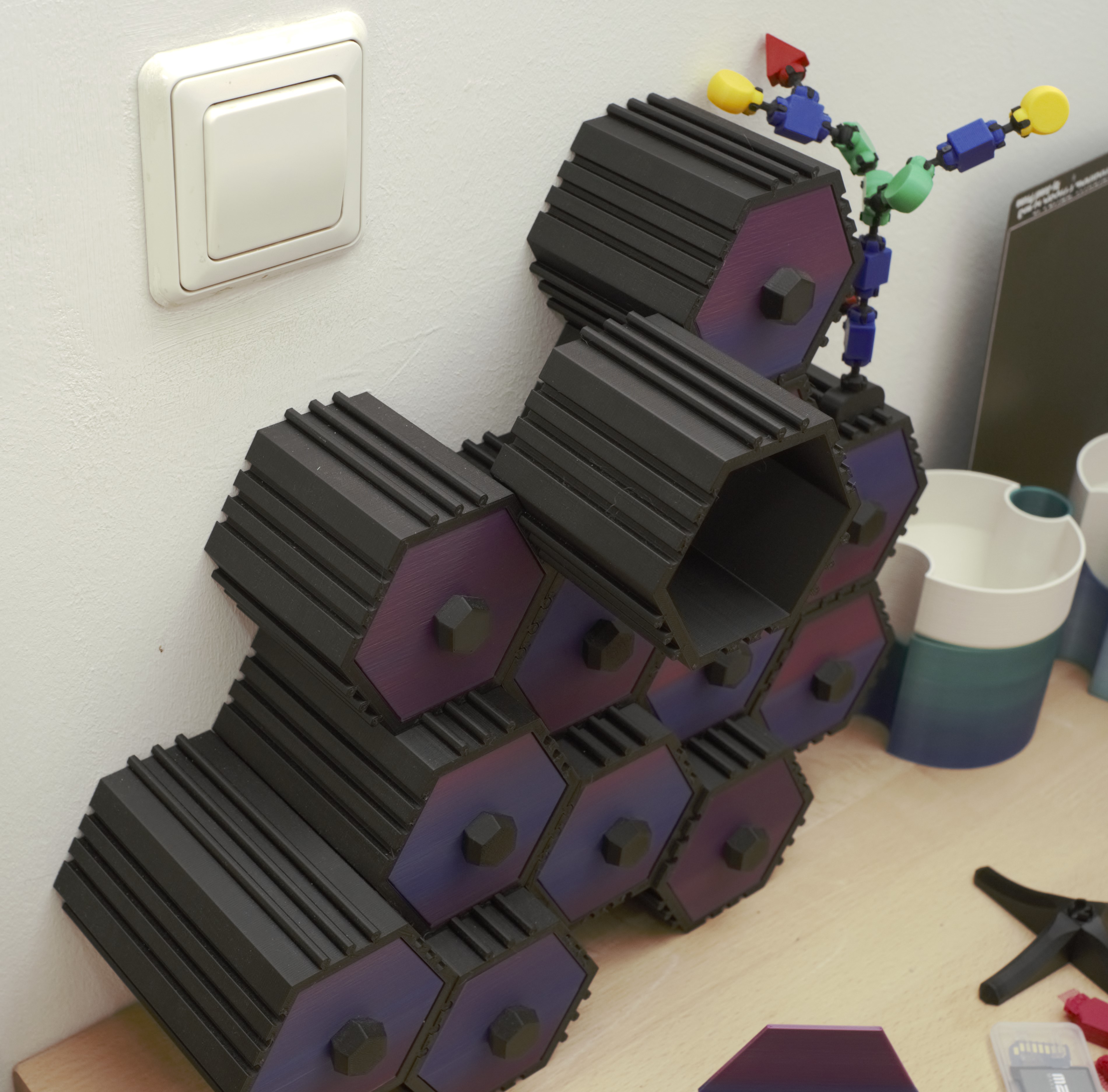 Hexabox (modular and interlocking storage system)