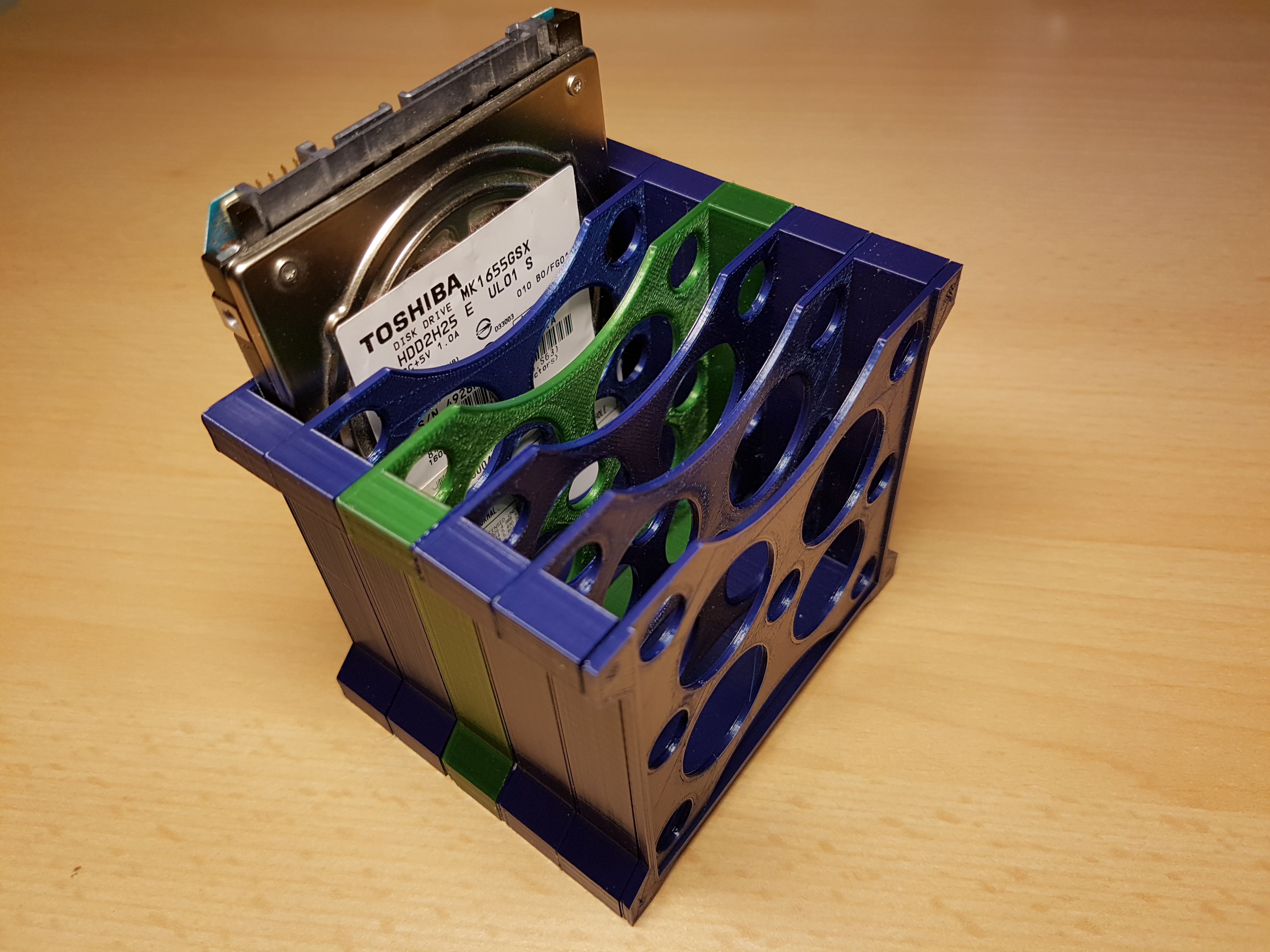 Modular multiple HDD 2.5"/ SSD rack tray holder stand container