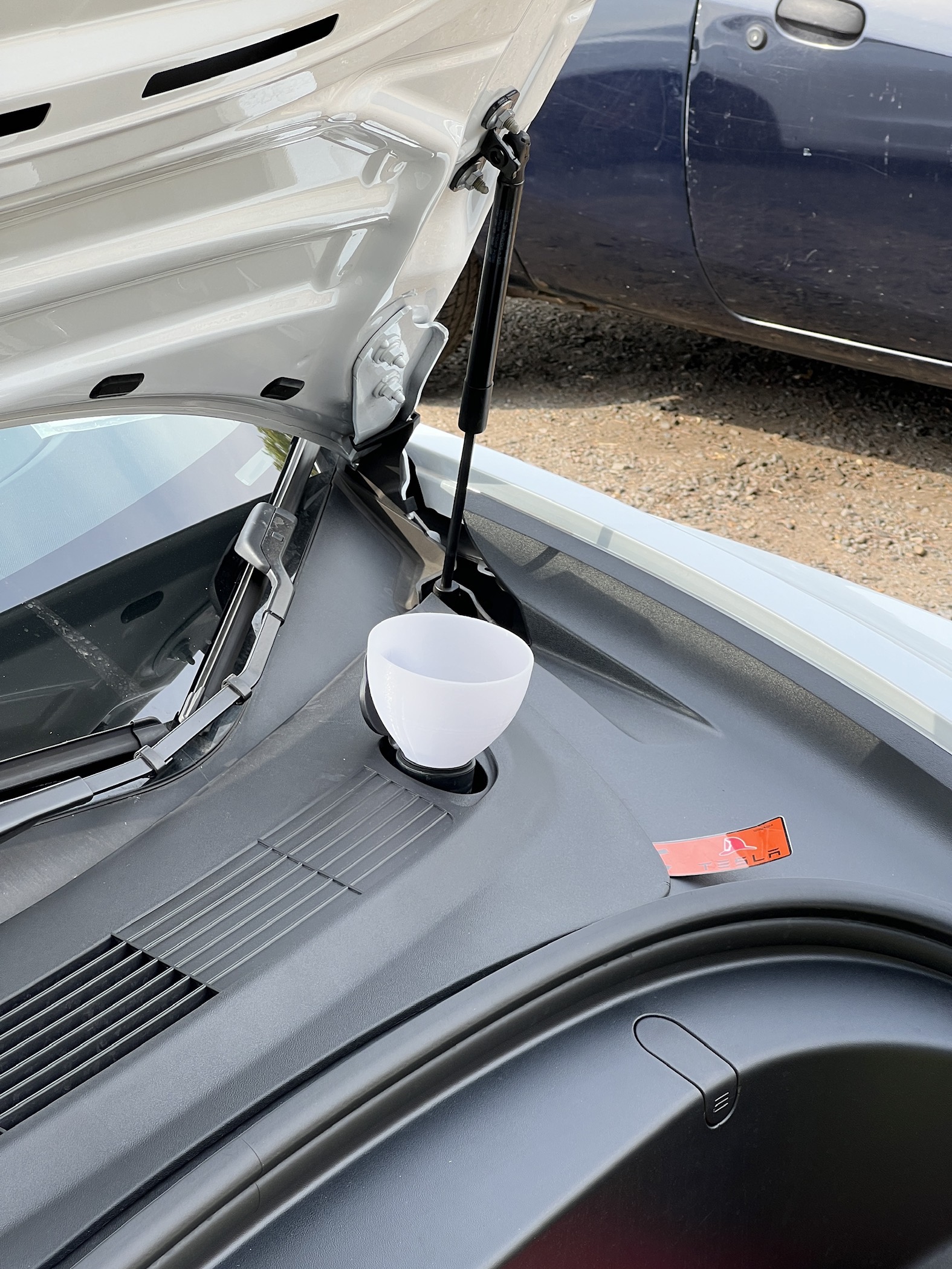 Tesla model 3 Windshield Washer Funnel - Compact, Vented