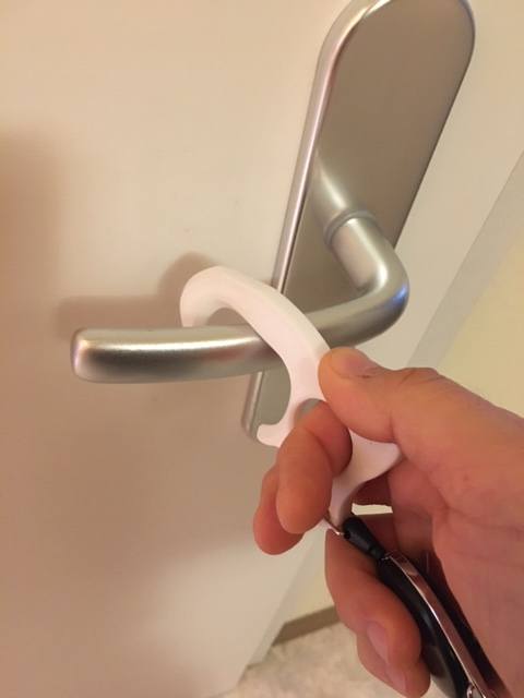Savegrabber - open door without touching the handle, press knobs without touching - additional barrier for the coronavirus and other germs