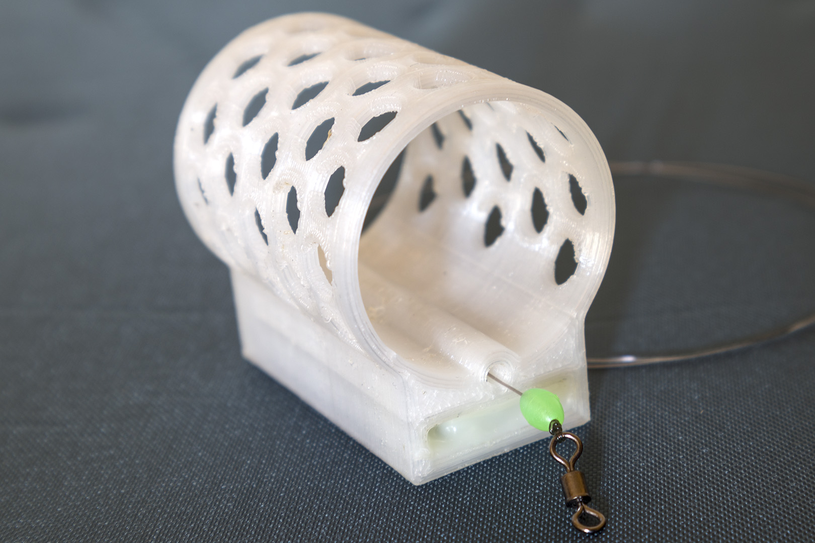 Fishing feeder (inline)