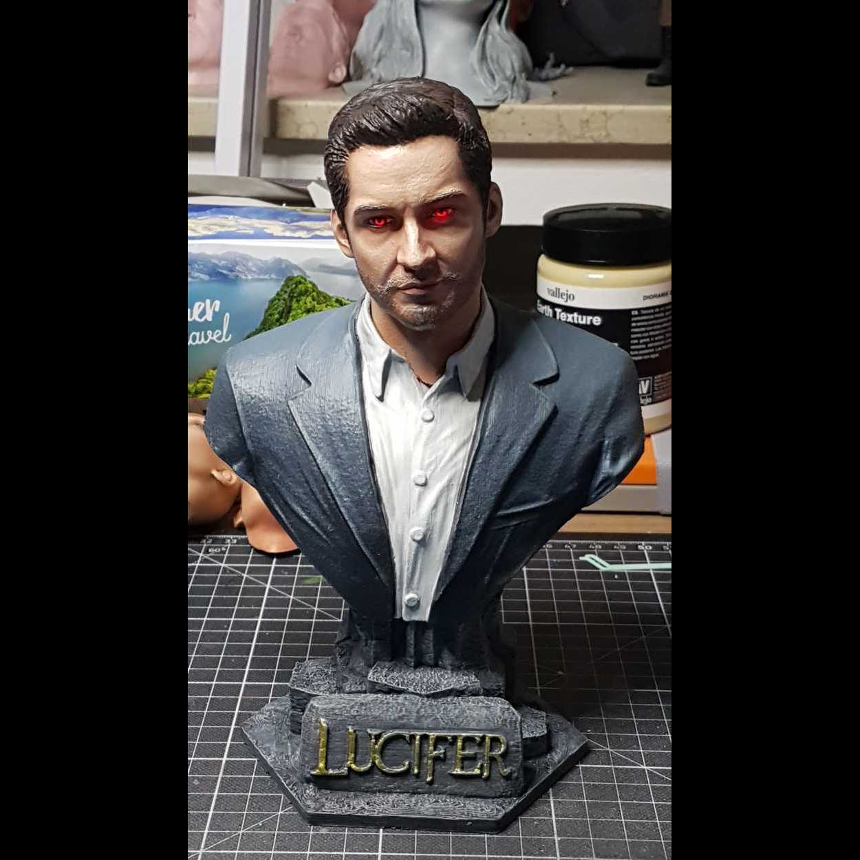 Lucifer Morningstar (DC) Tom Ellis