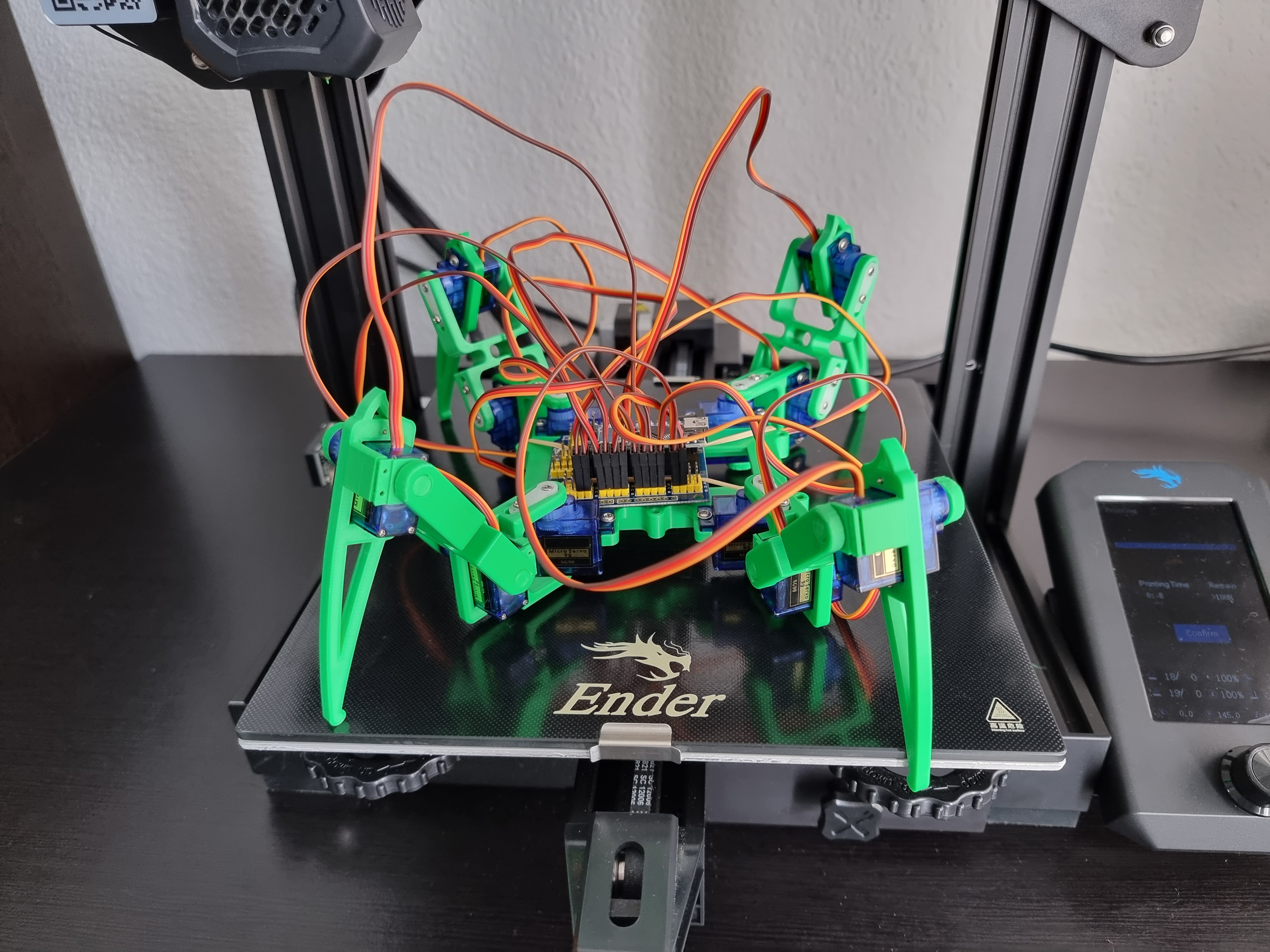 Spider robot(quad robot, quadruped)-SG90 by regishsu