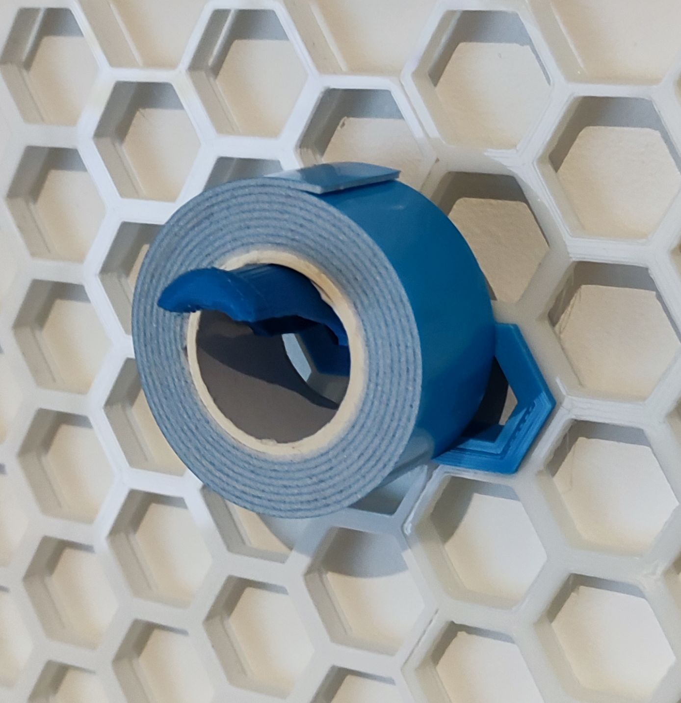 Tape Holder for Honeycomb-wall