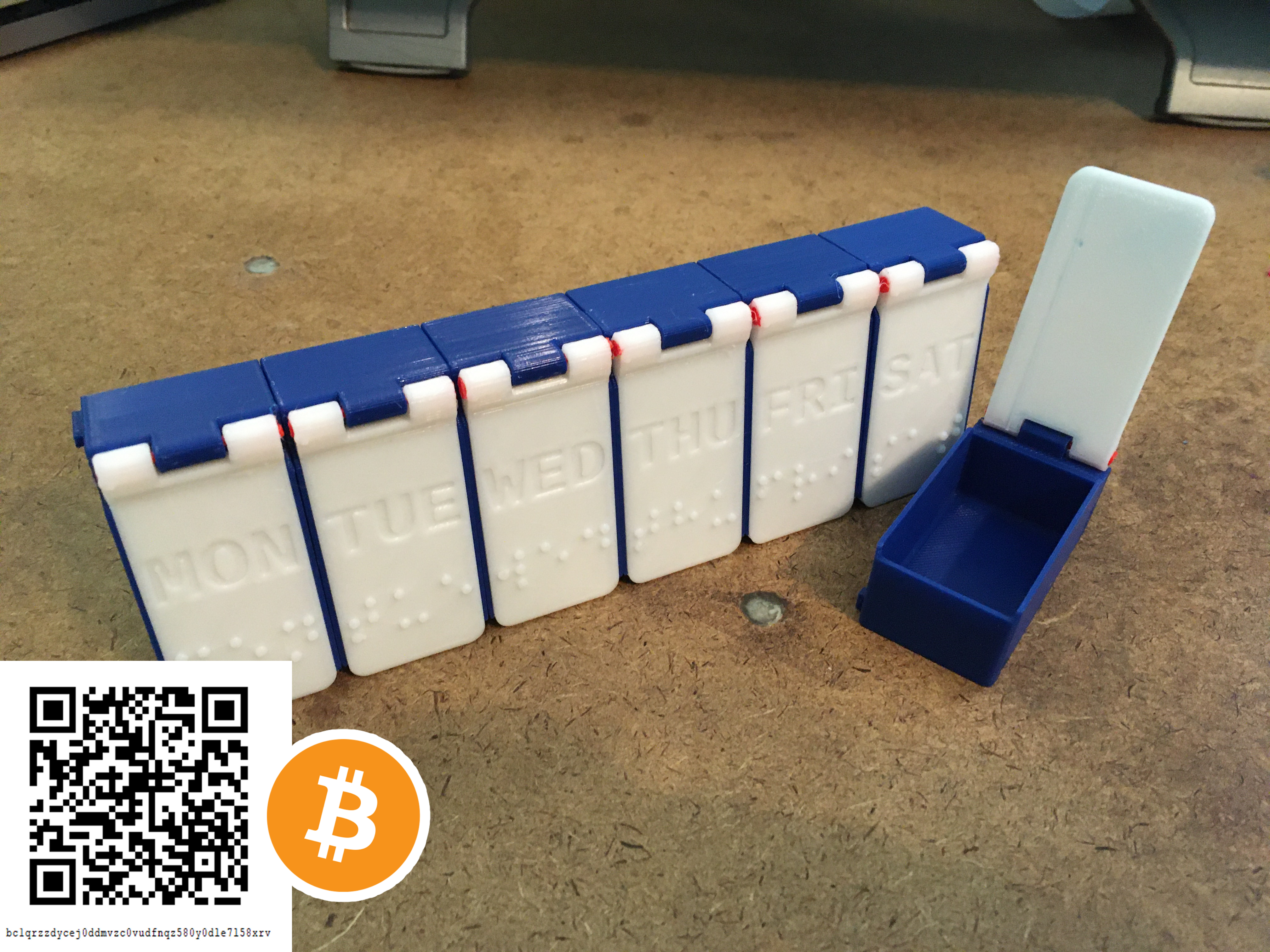 Linkable Pill Box (English + Braille)