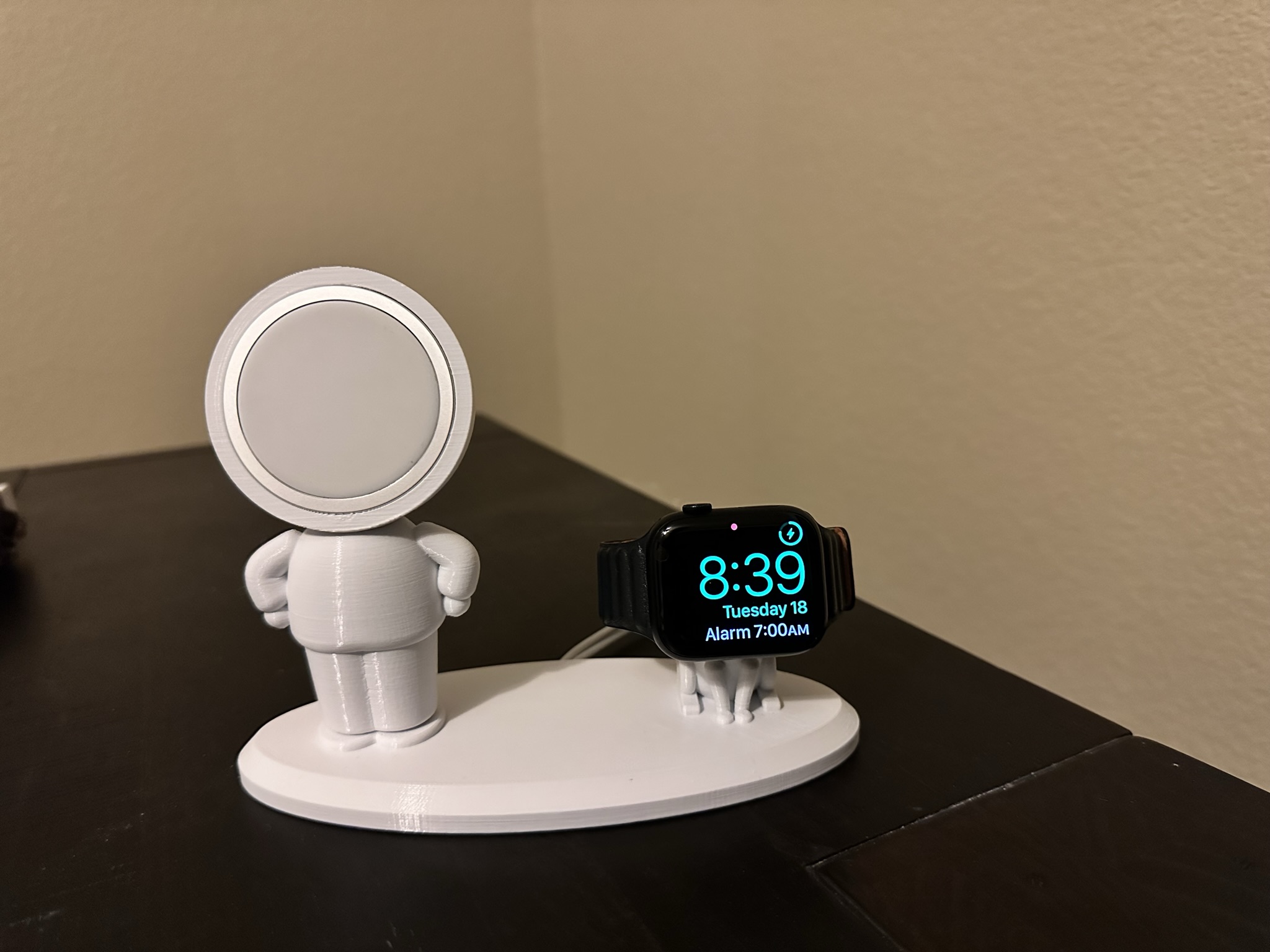 MagFace - iPhone and Apple Watch MagSafe Charging Station