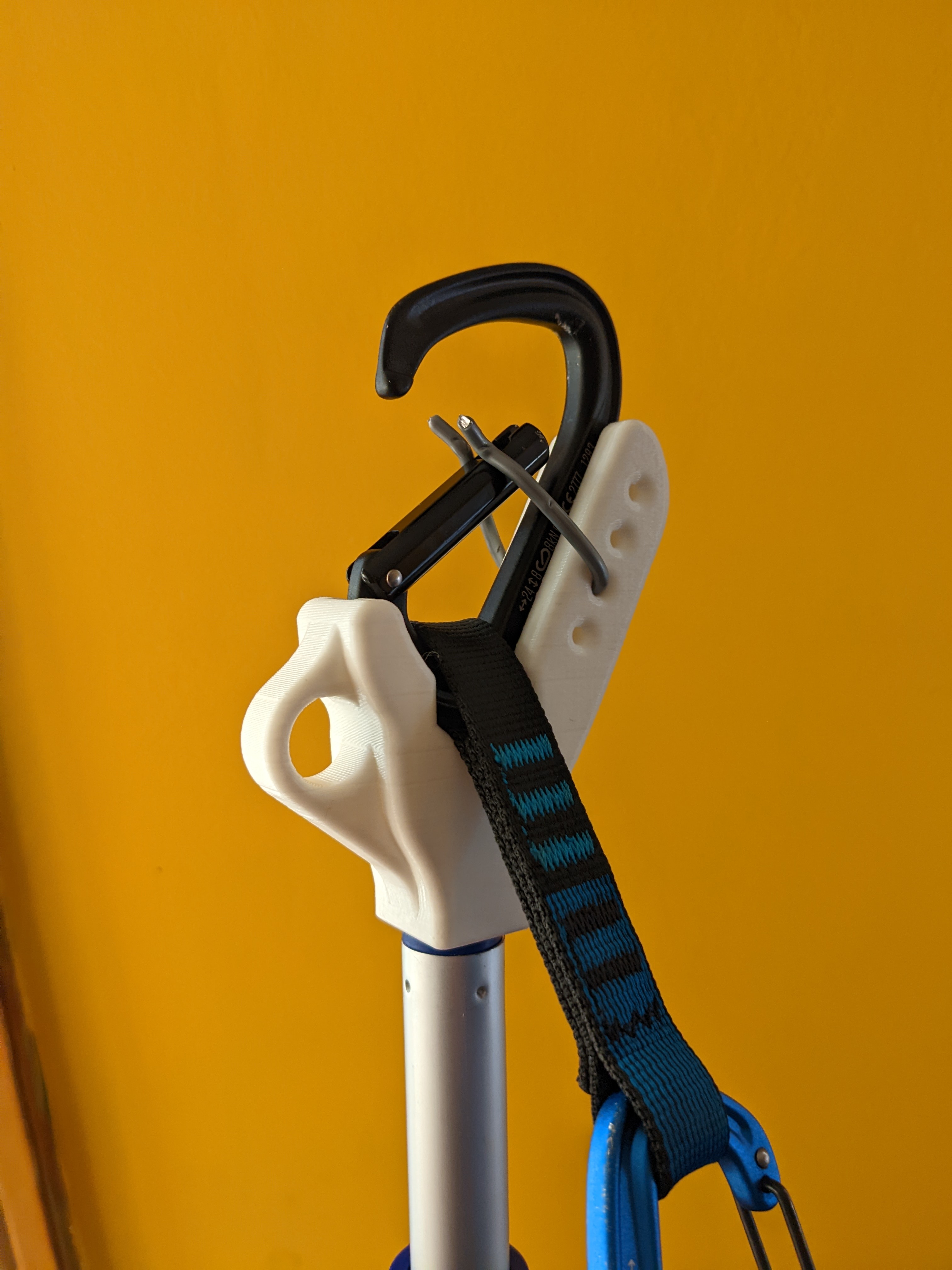 Robust climbing Stick Clip that screws on painter/squeegee extensible pole