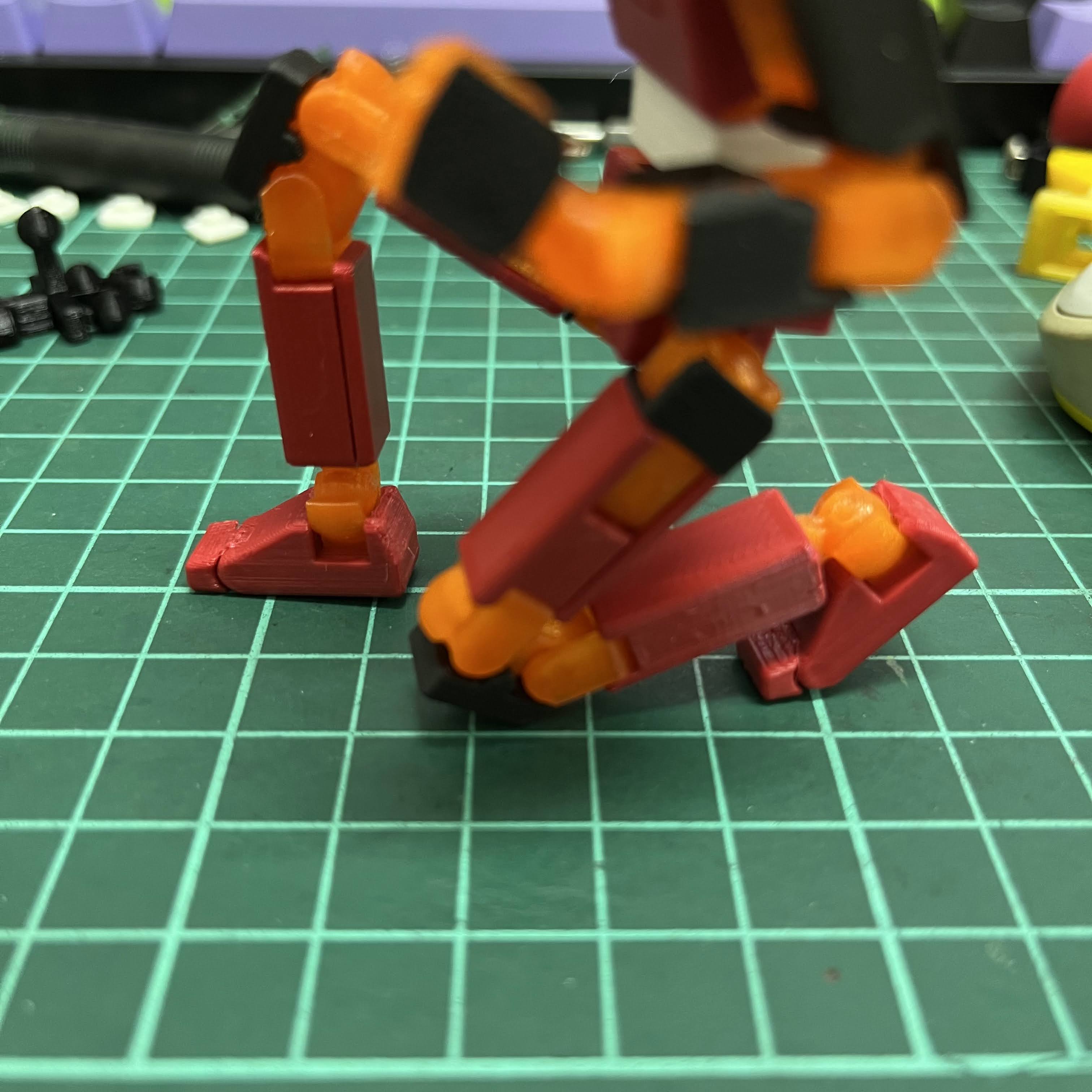 Posable feet for Lucky 13 (print-in-place REMIX)
