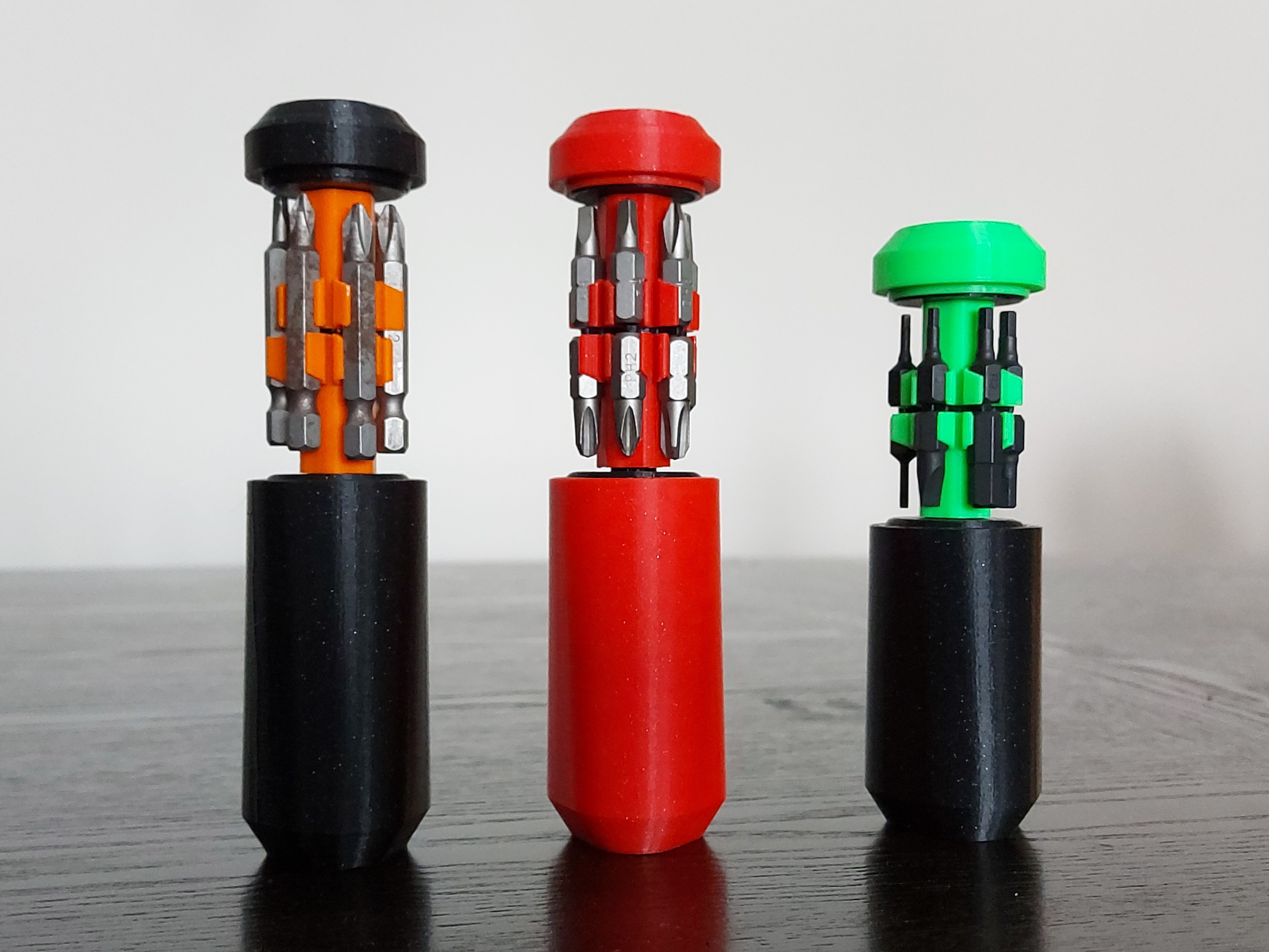 Pocket size driver bit case V2