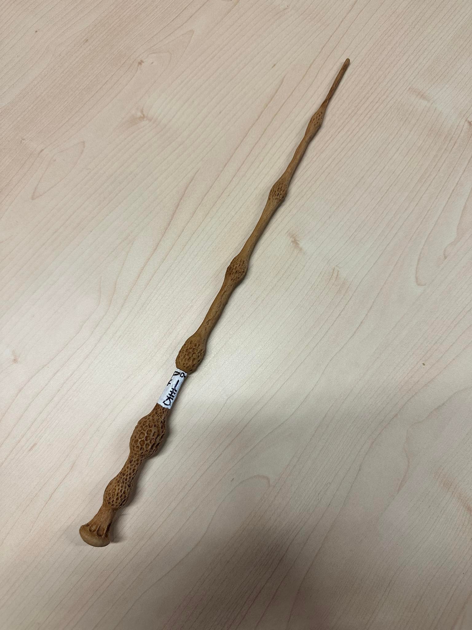 Elder wand (Glue without visible connection)