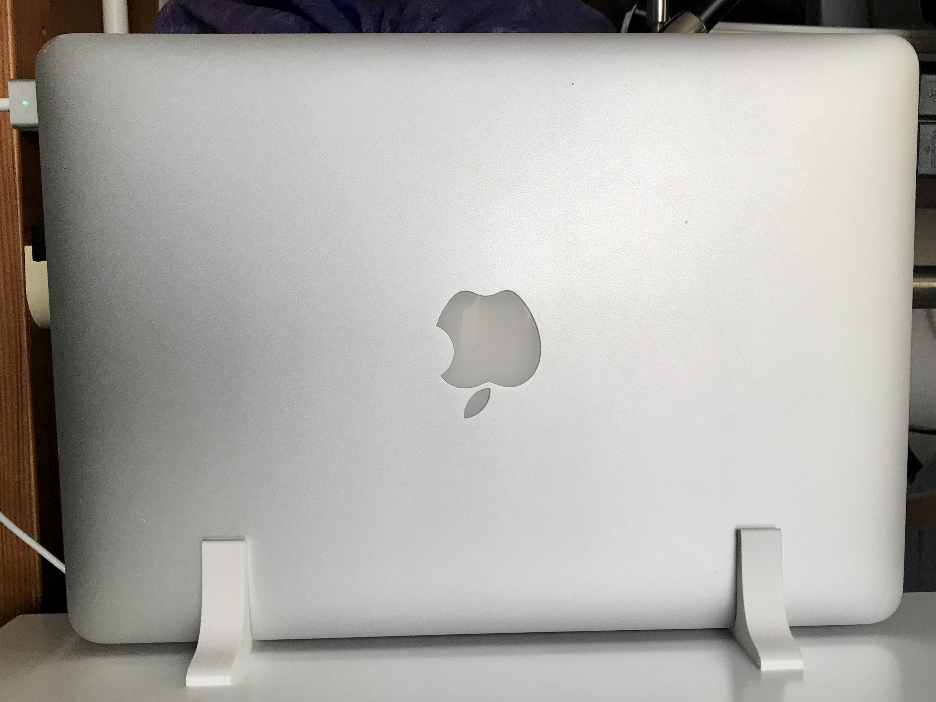 macbook stand