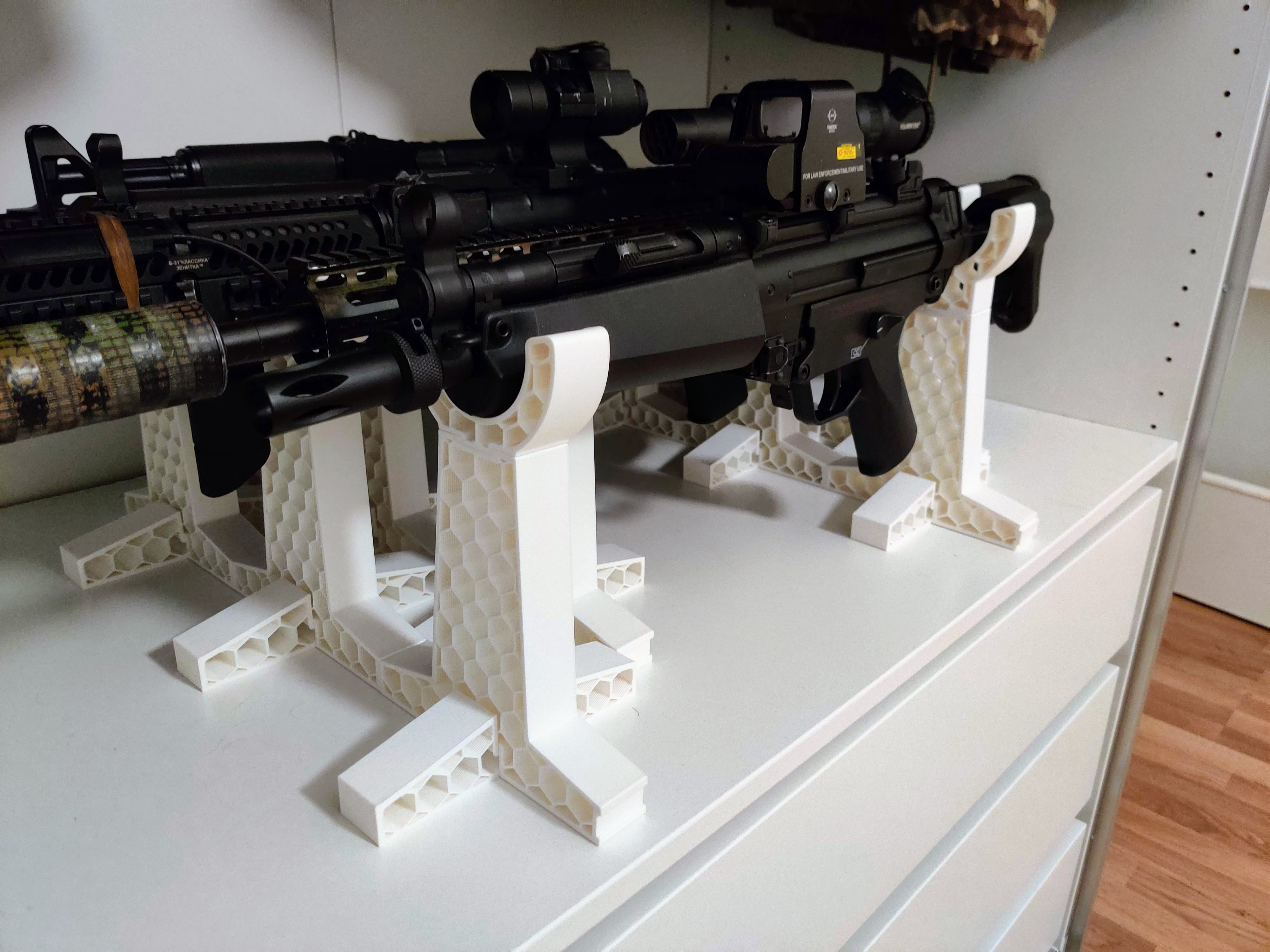 Modular, stackable rifle stand
