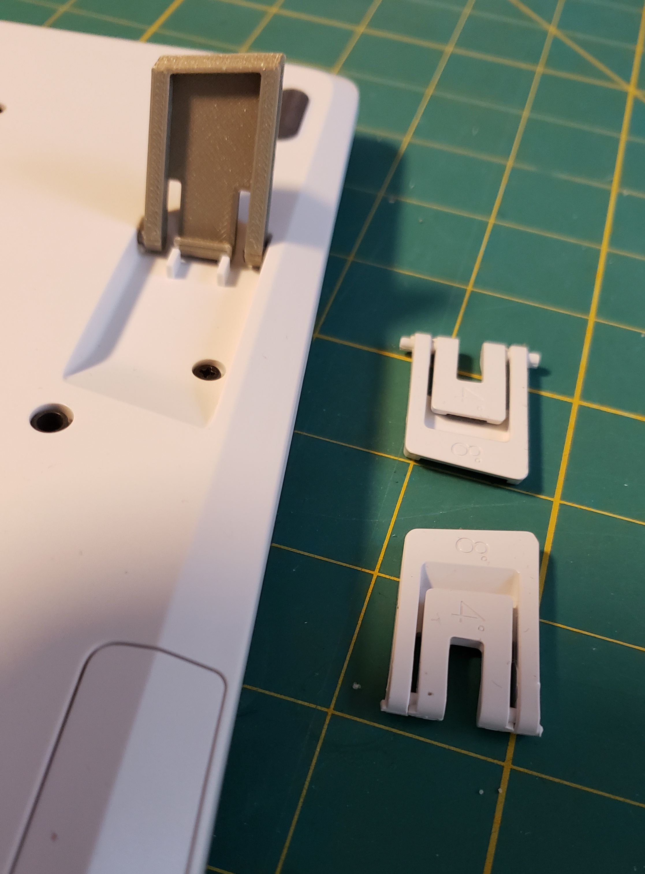 Logitech Feet for a K850 Keyboard (4 and 8 degree)