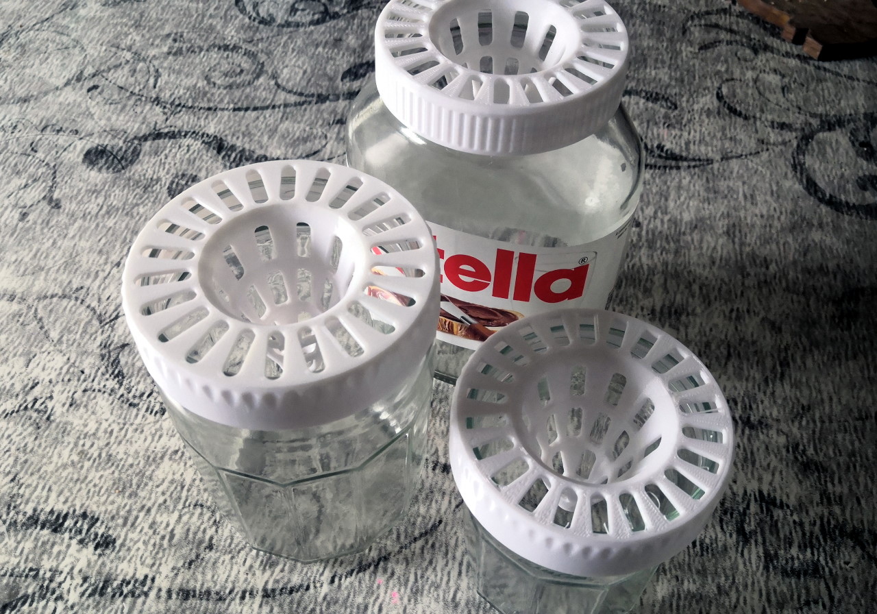 Vrai Piège à Frelons original à visser Nutella, Le Parfait, Bonne Maman bocaux ou pots avec antipluie suspendable/ Real Screw original Wasp Hornet Trap Nutella,Le Parfait, Bonne Maman jars with anti rain hat suspension