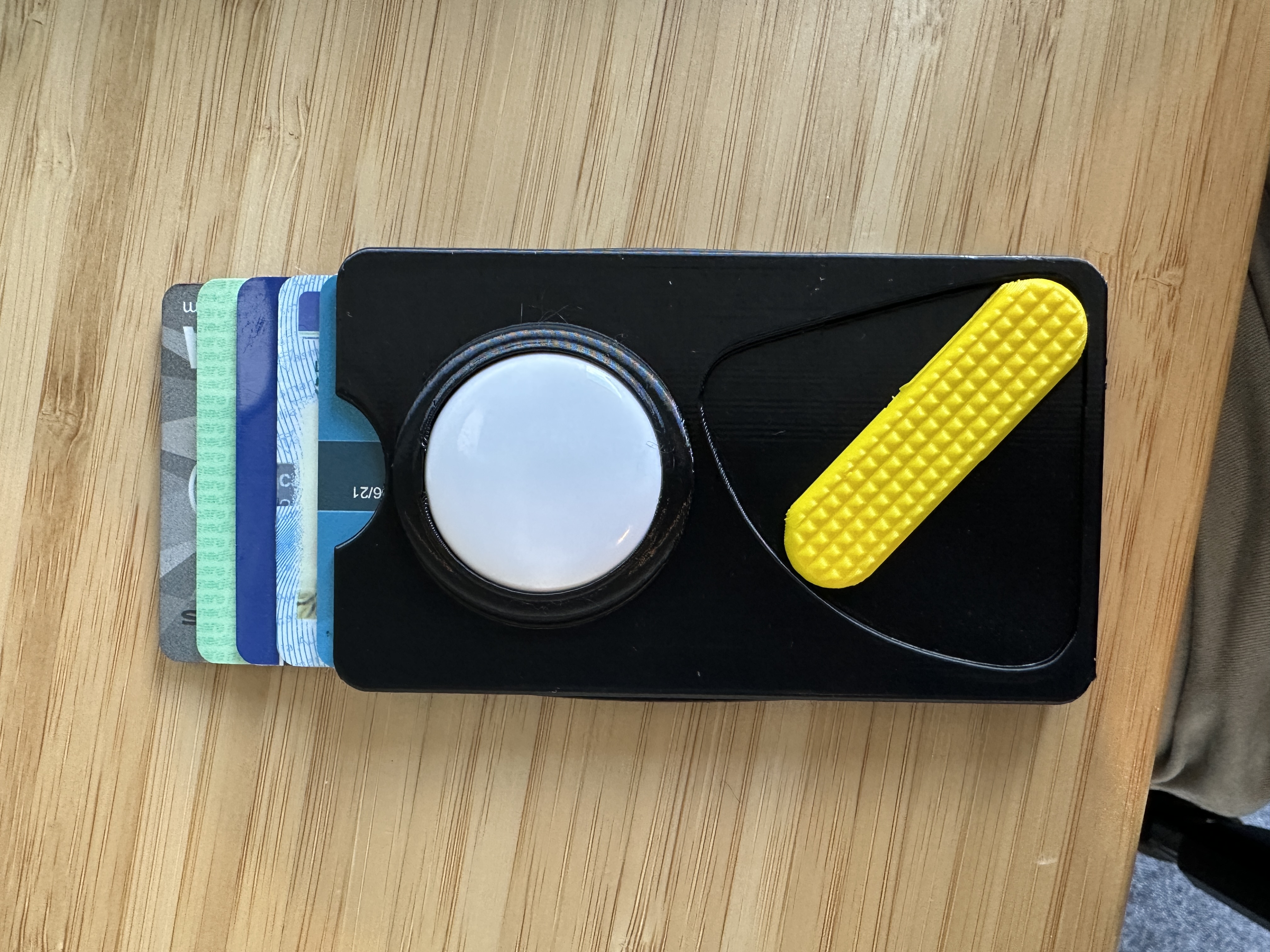 Cascade Card Wallet - Airtag