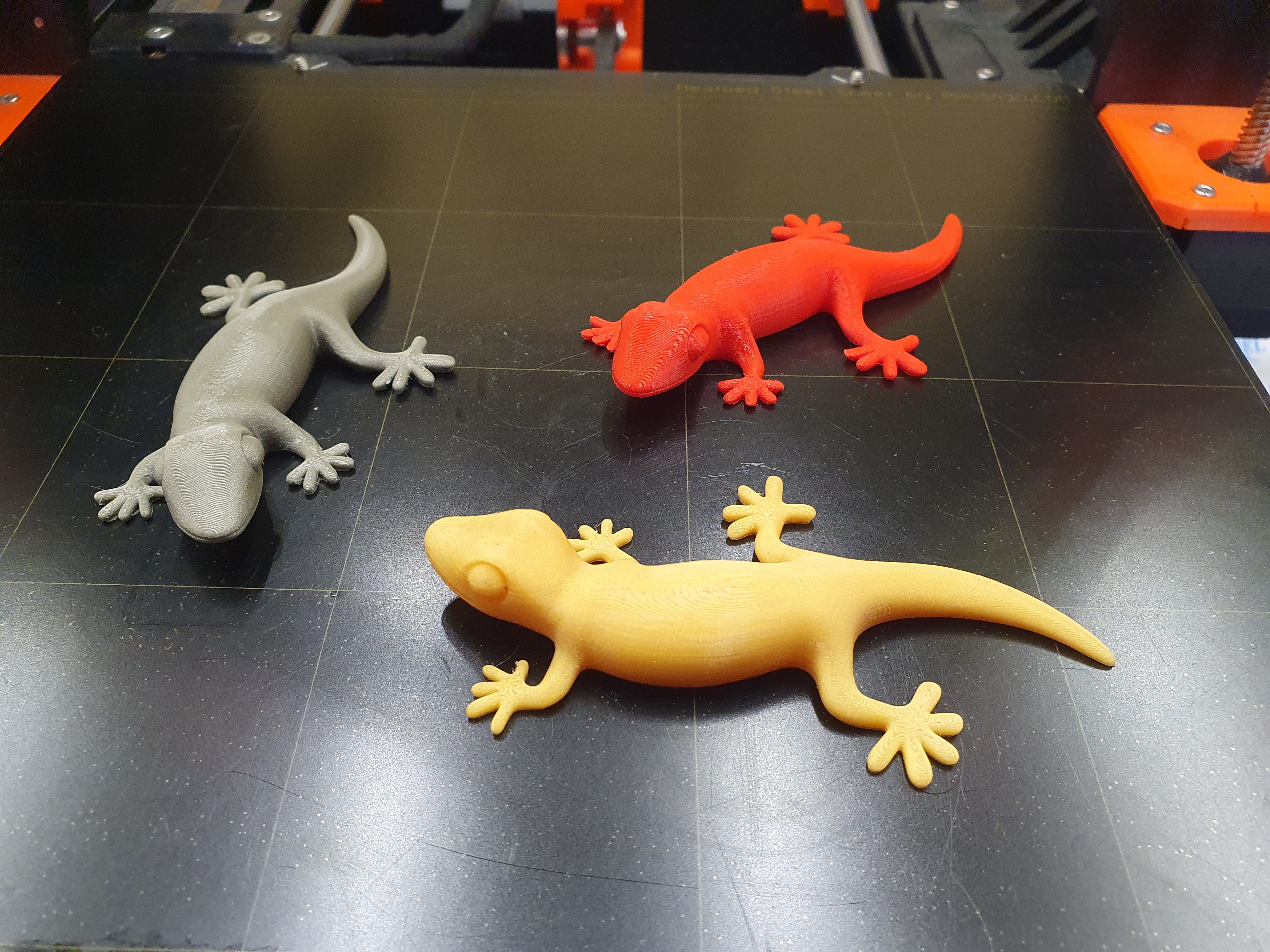 Gecko fridge magnet 8x3mm