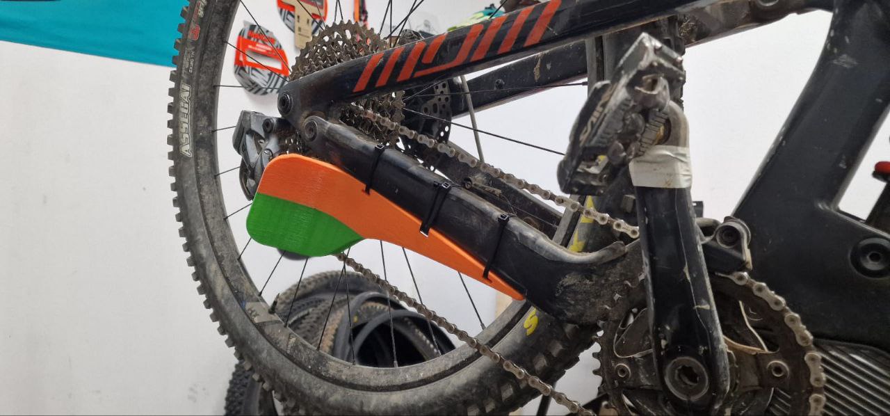 MOUNTAIN BIKE DERAILLEUR GUARD