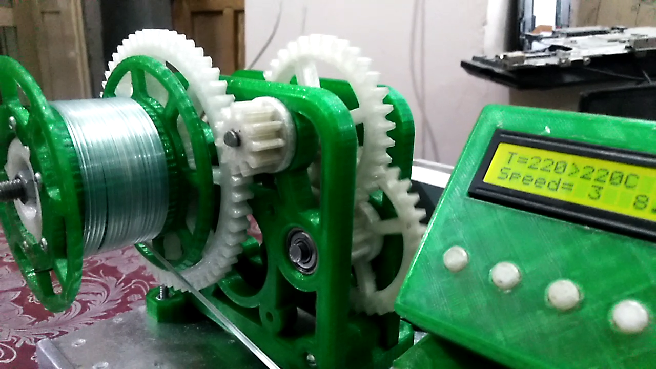Pet plastic filament recycler.