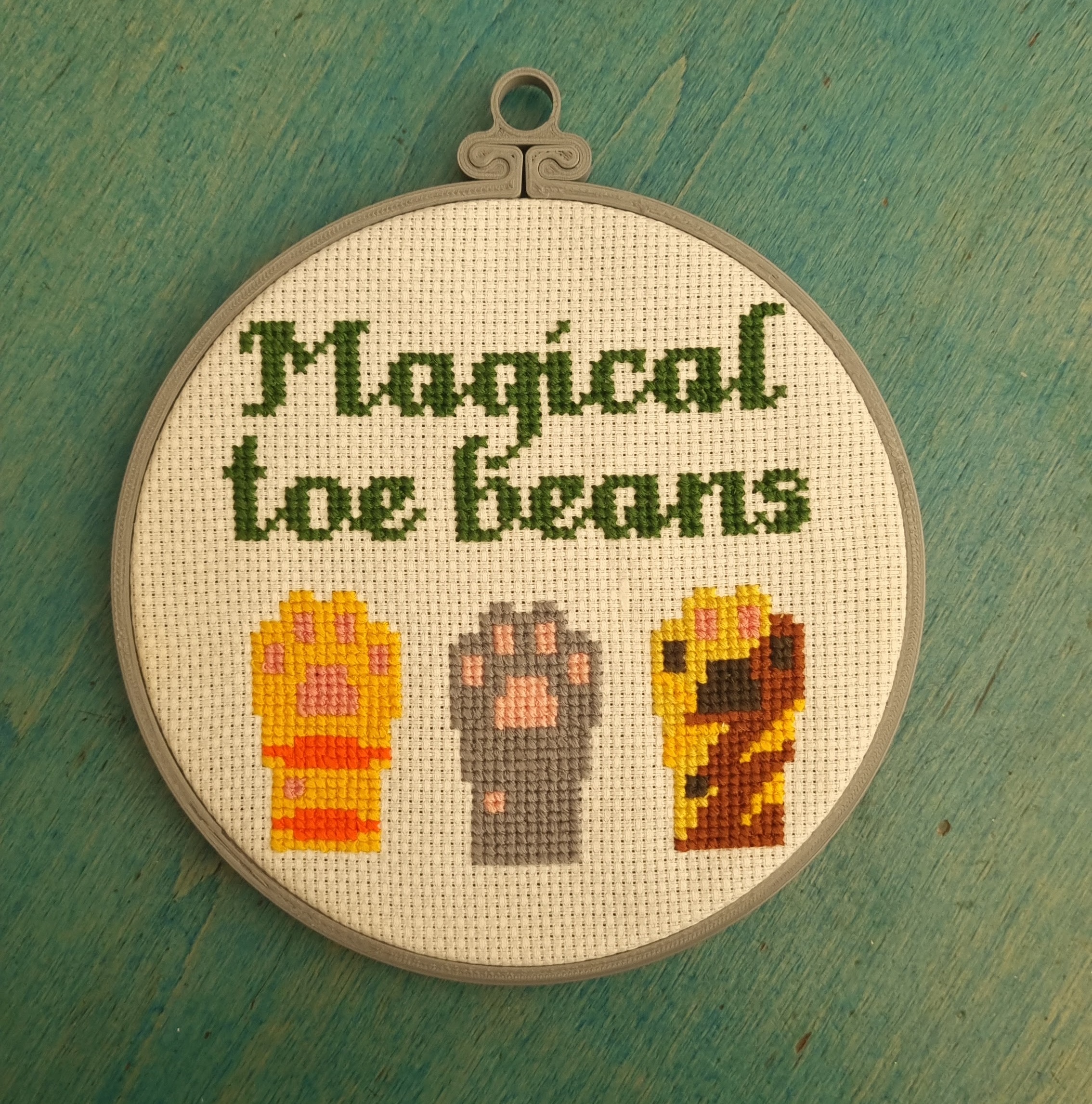 Embroidery/cross-stitch display hoops