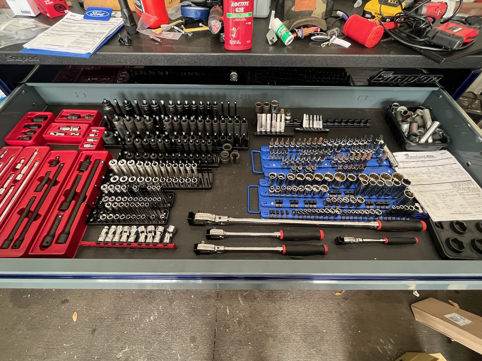 Magnetic ratchet holder
