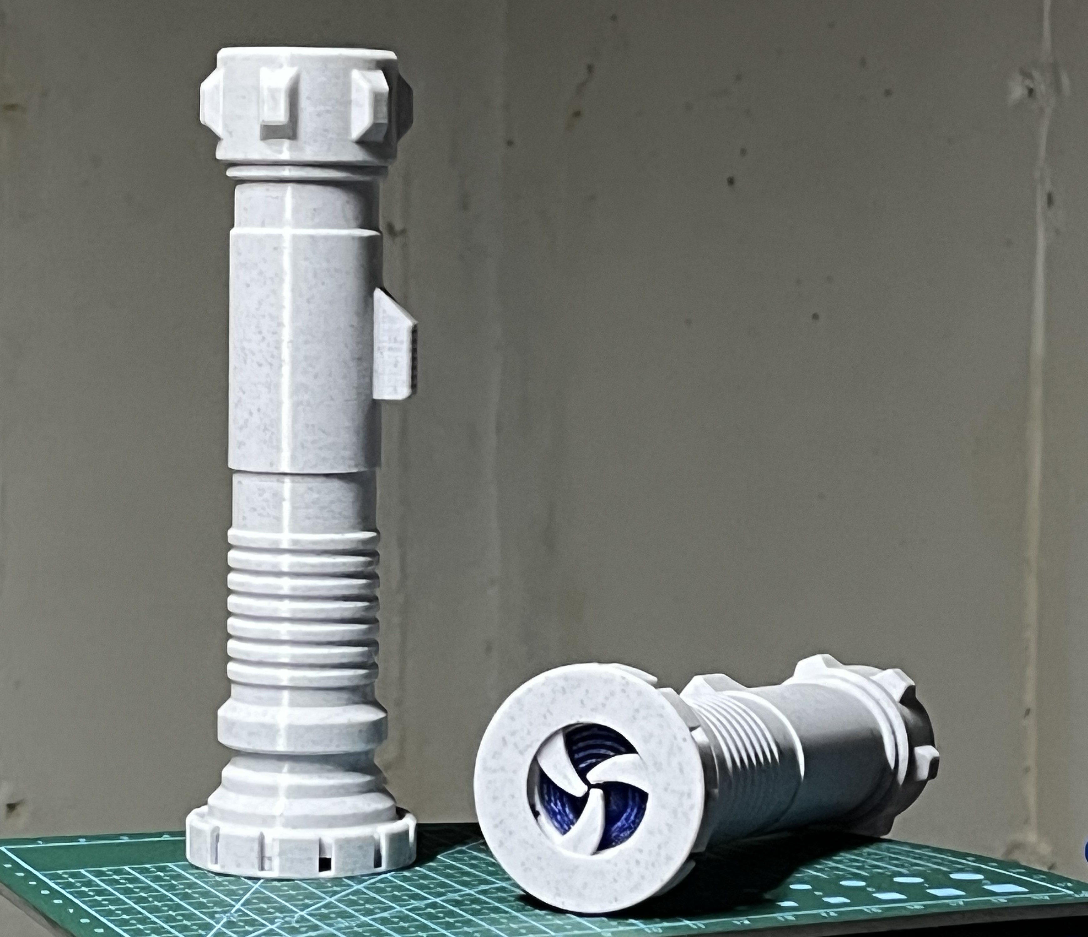 Lightsaber Collapsible Light Saber with blade retainer