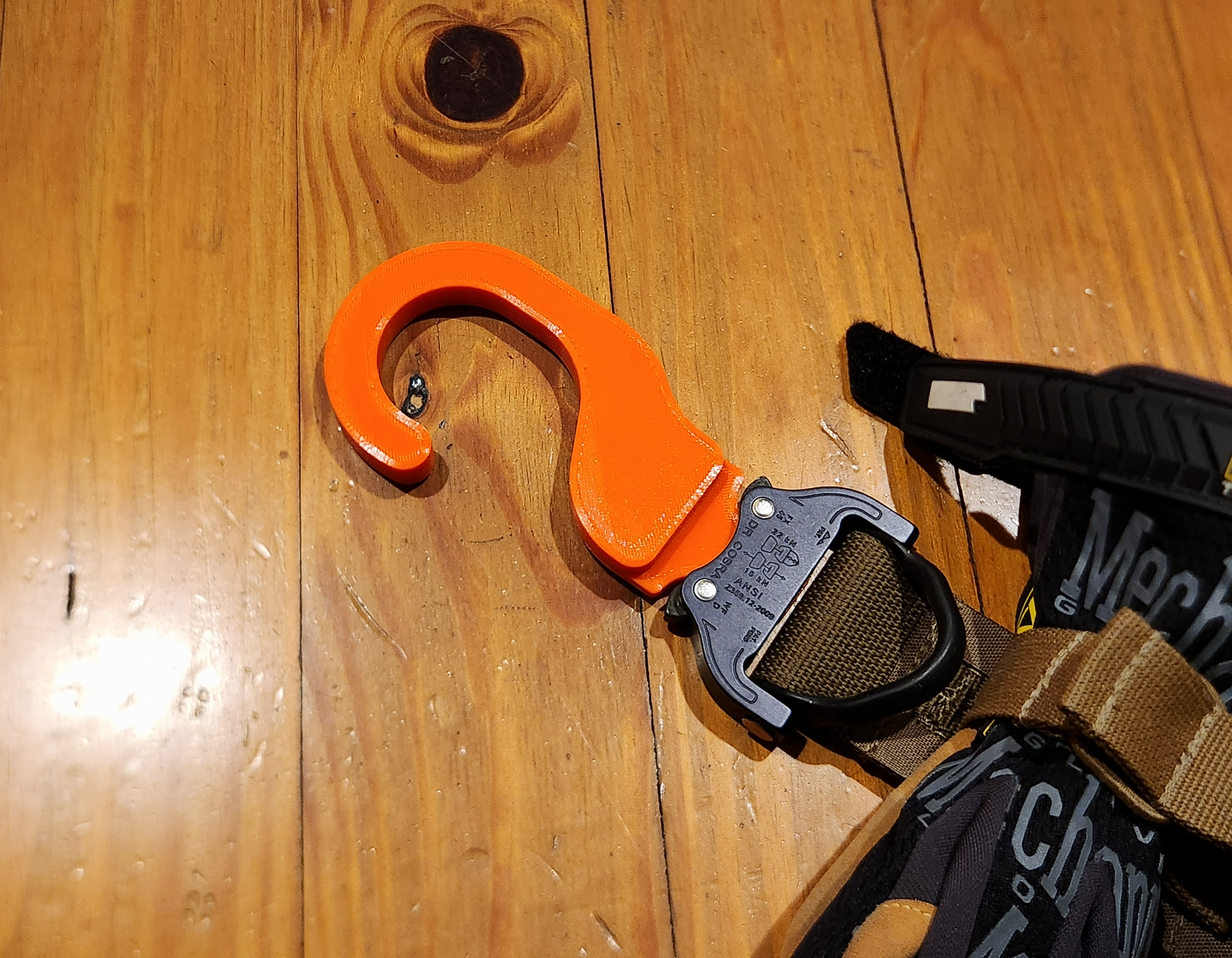 Cobra Belt Buckle Hanger