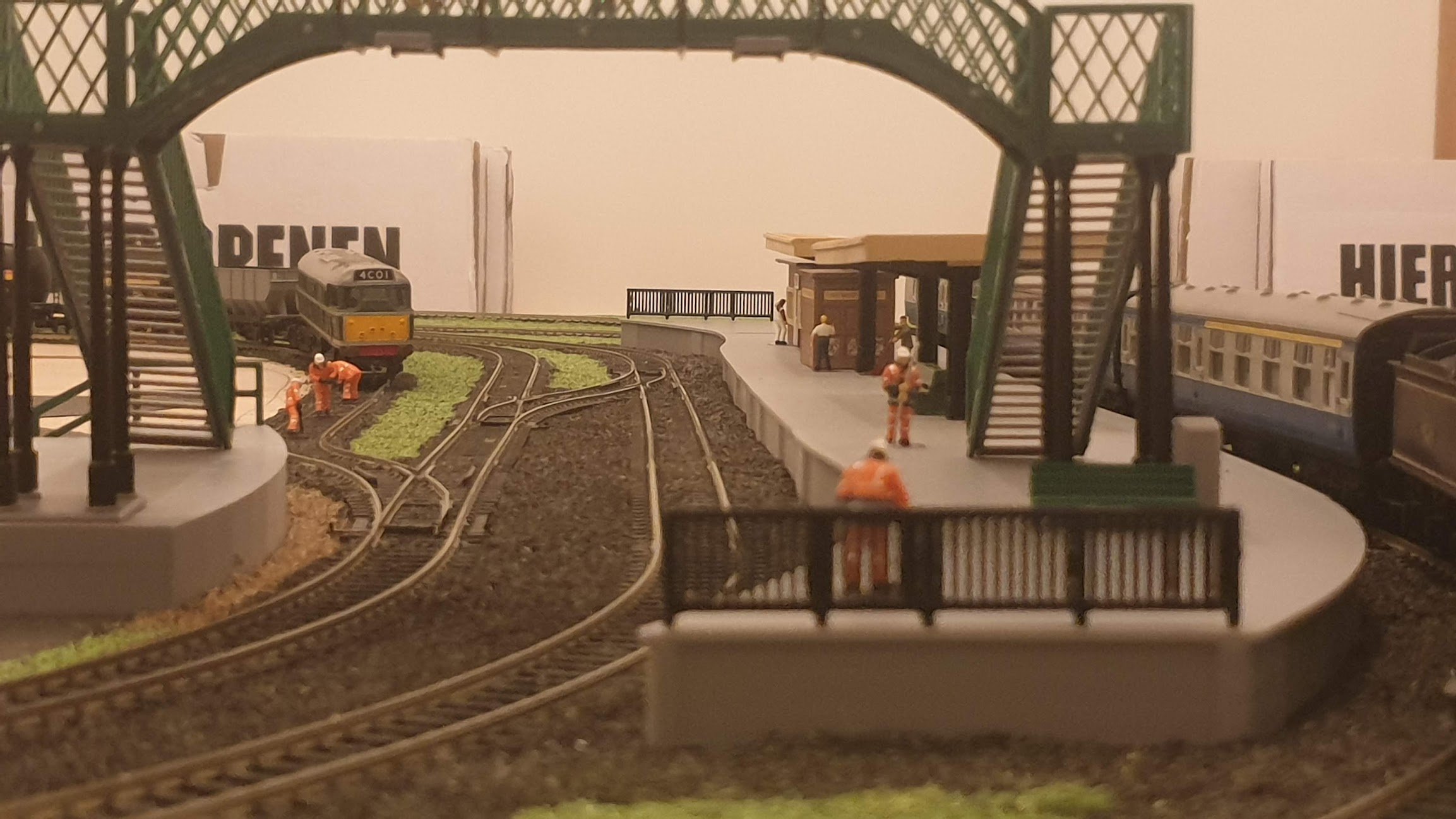 Model railway fences for OO / HO scale