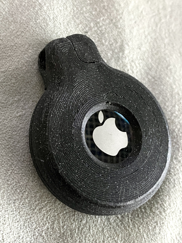 Apple AirTag keyring vault