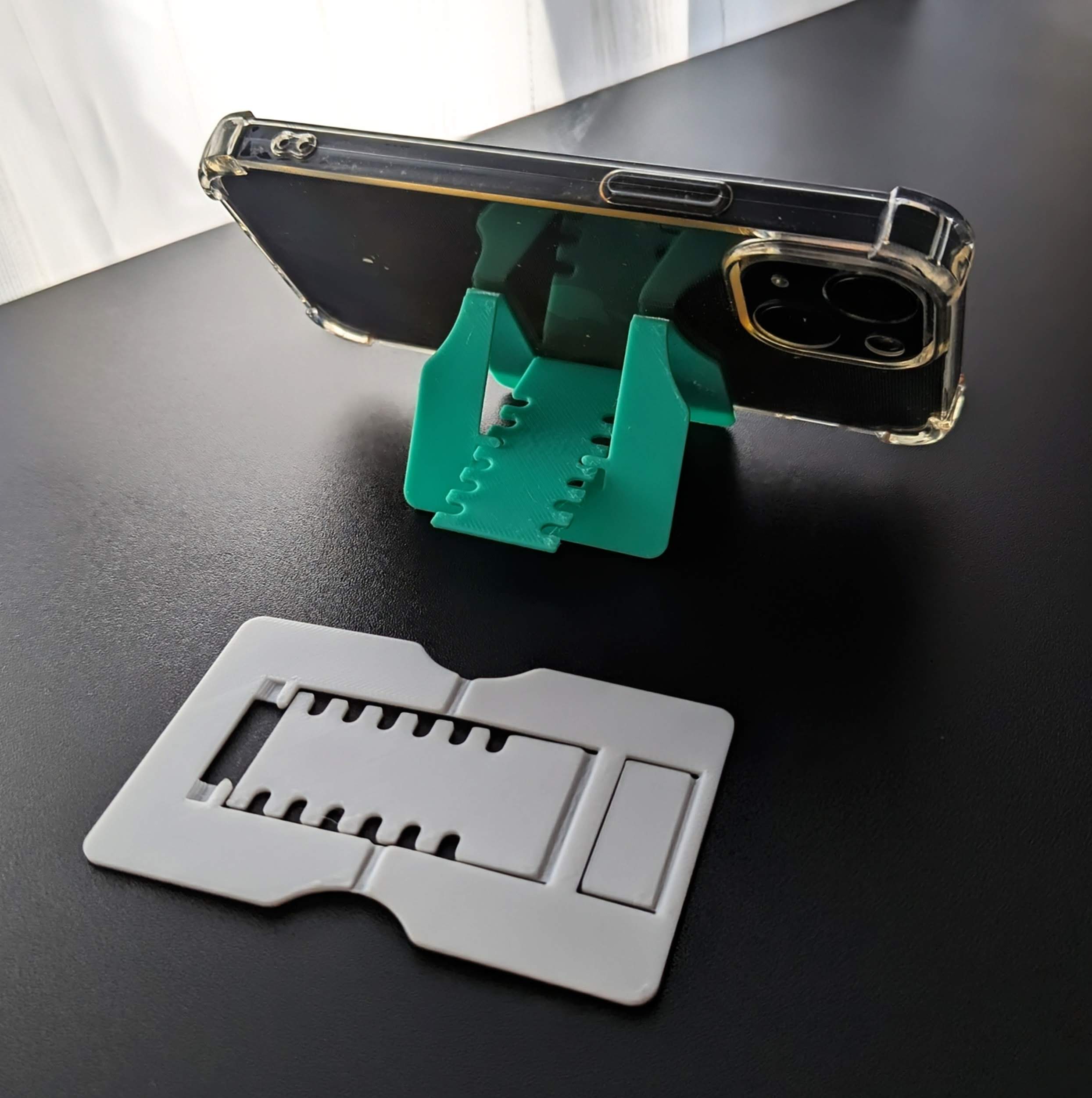 Ultra-thin credit-card sized phone stand (print-in-place). Only 5g of filament!