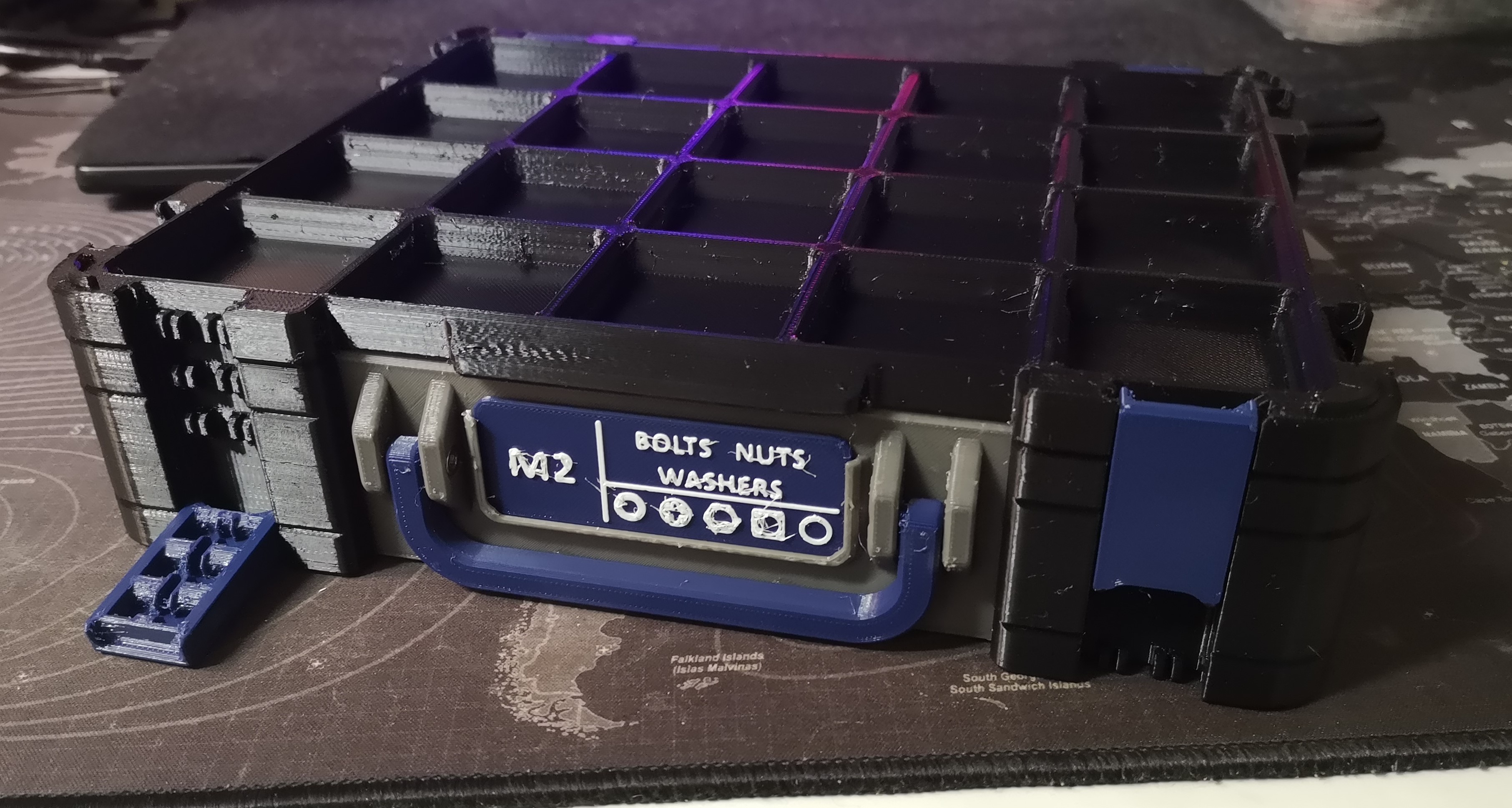 Gridfinity Storage Box with FlipOver-Hinge (turn the lid around and save space)