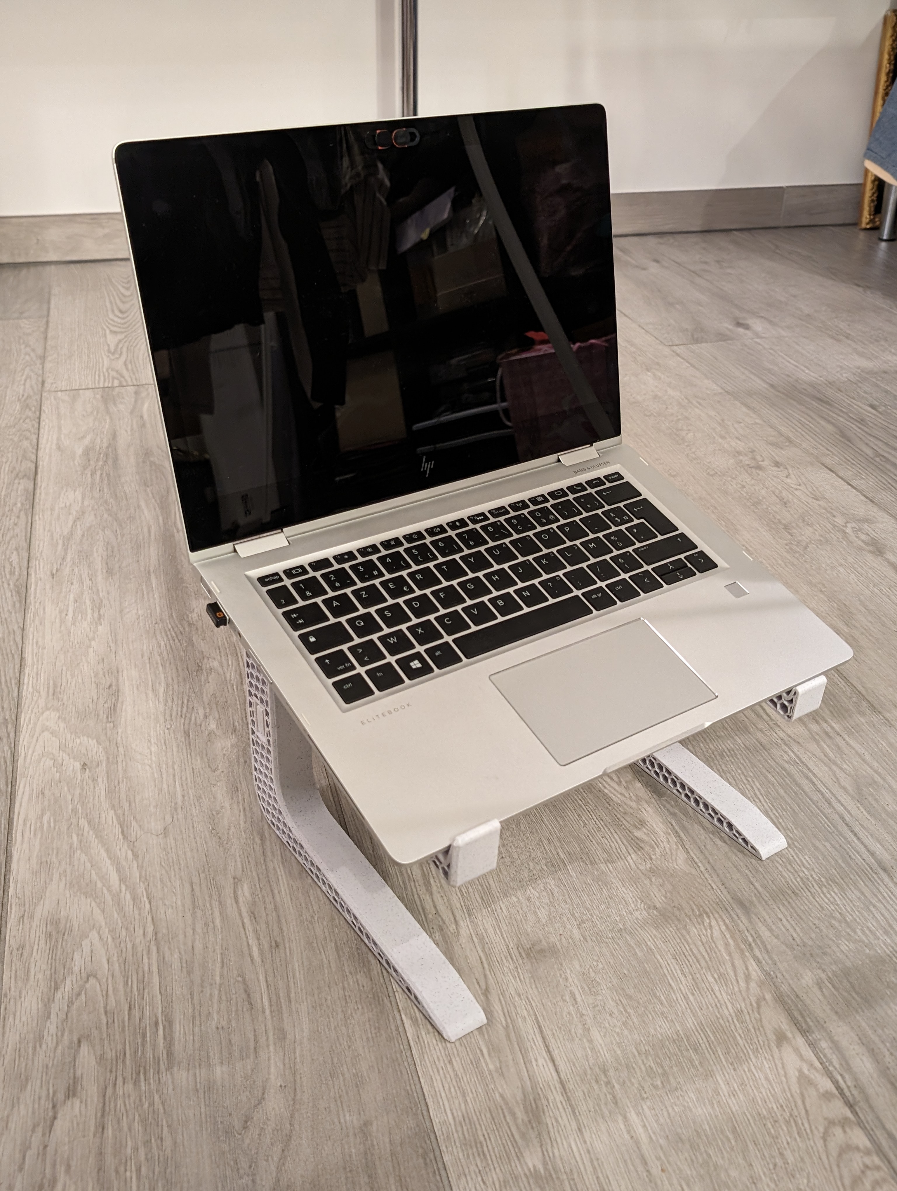 Laptop stand