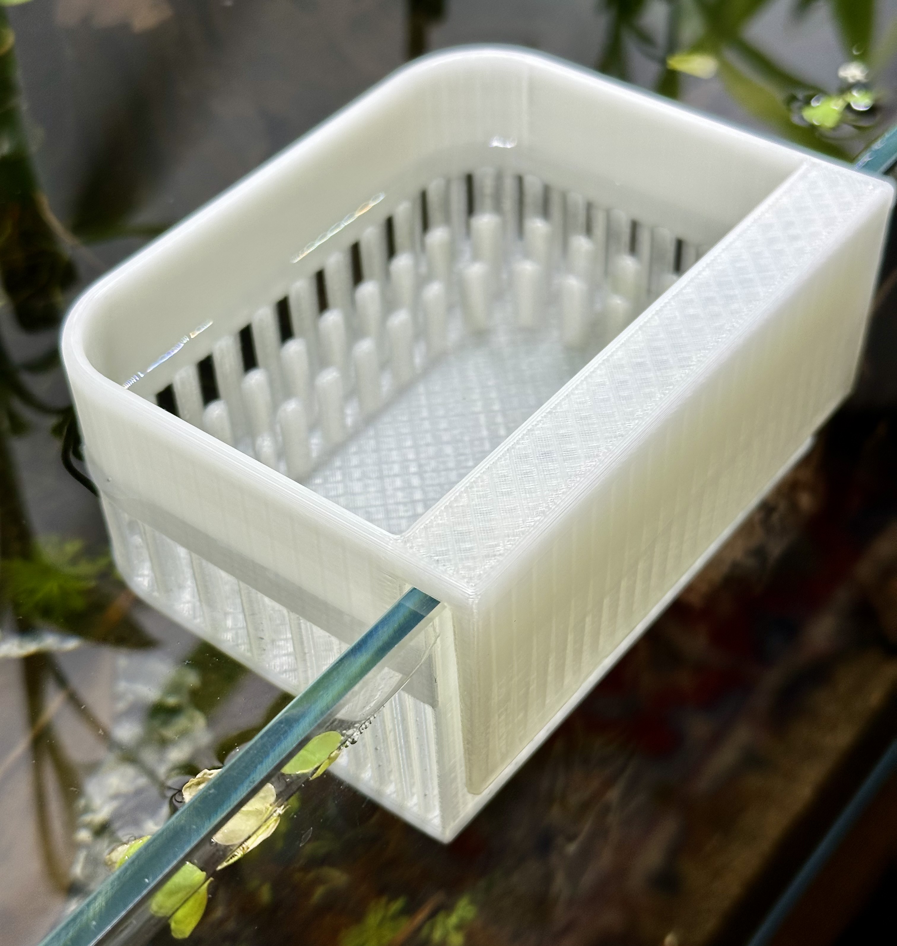 Water change diffuser for refilling without stirring up the tank