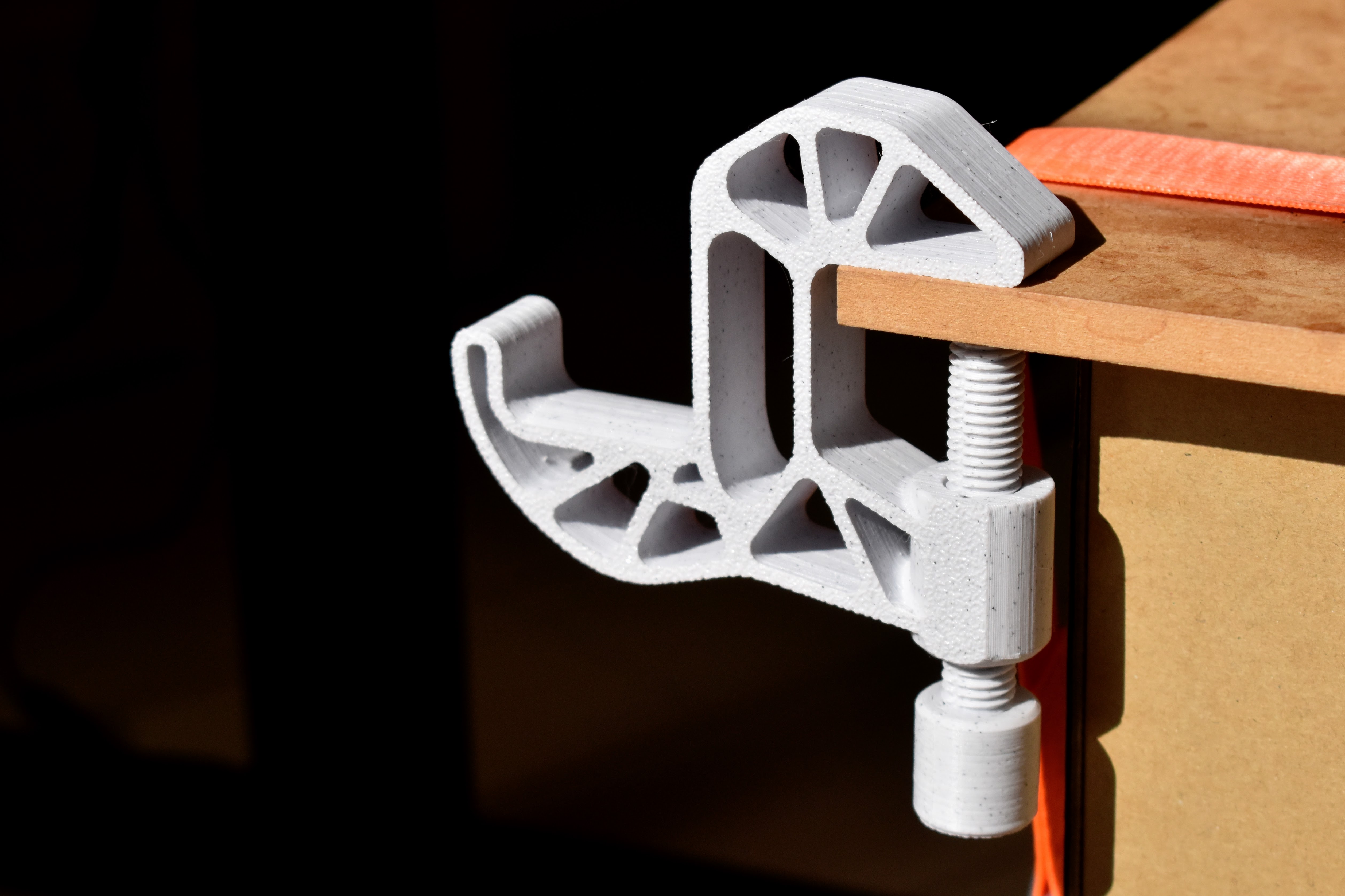 Desk clamp with hook | Topology optimized